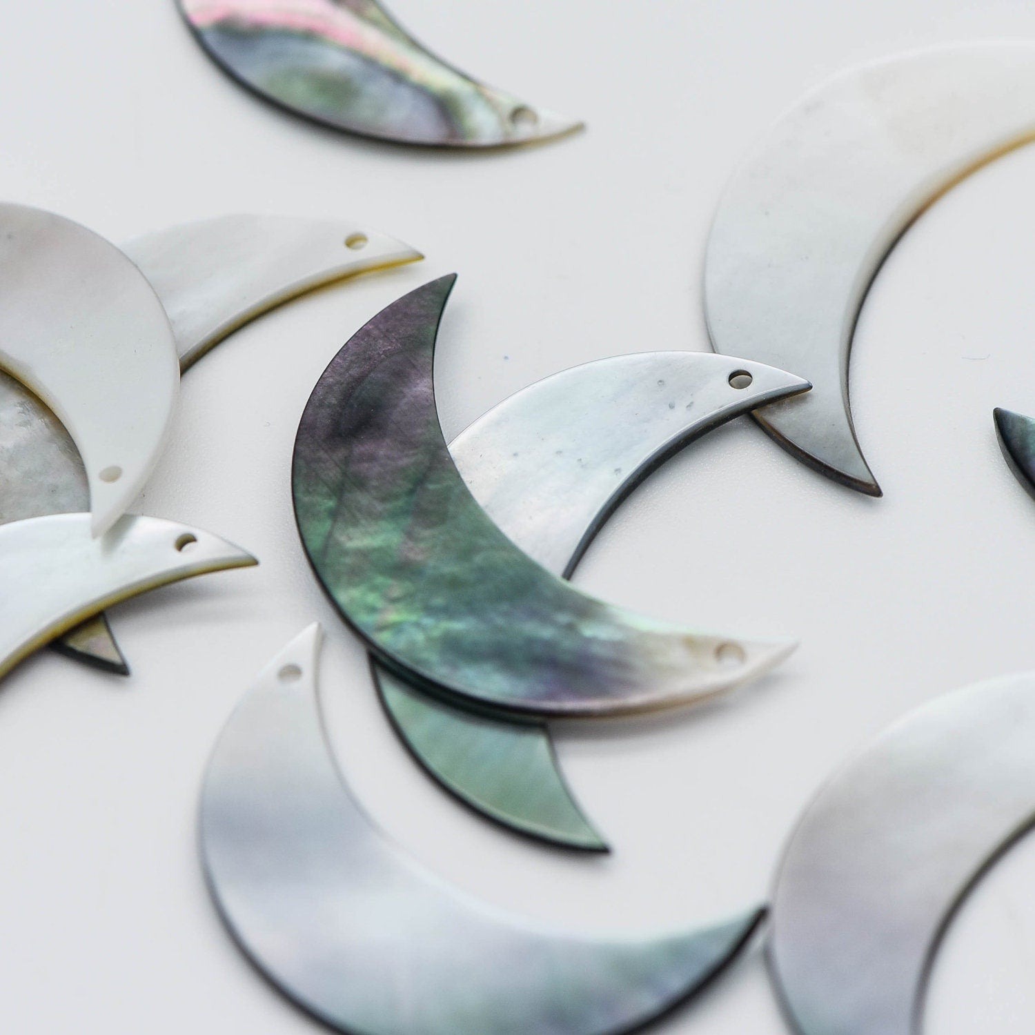 10pcs Black Mother of Pearl Shell Moon Charm Pendants 30mm Large (V1231)