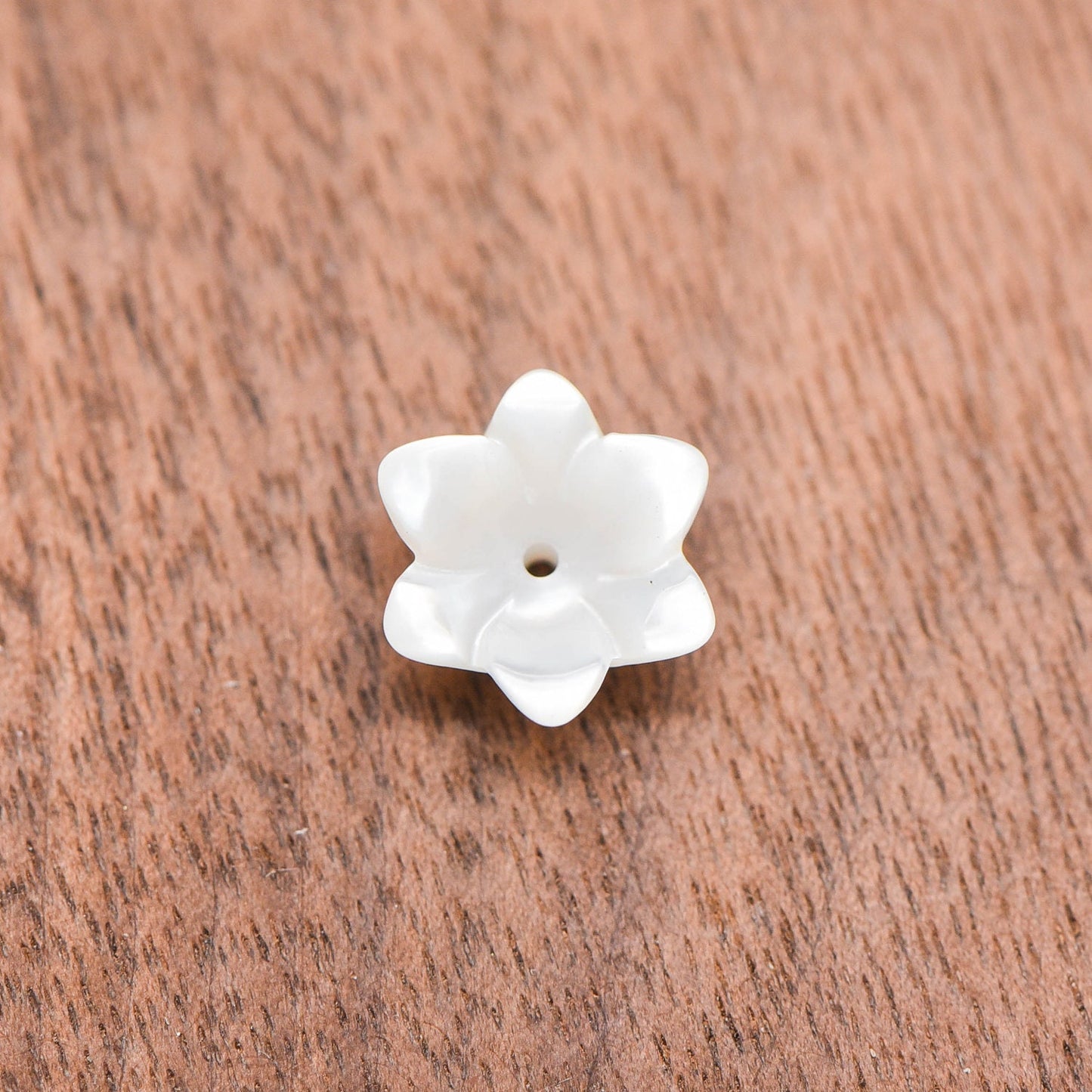 10pcs White Mother of Pearl Tulip 3D Shell Flower Beads 6mm (BK-002-C)