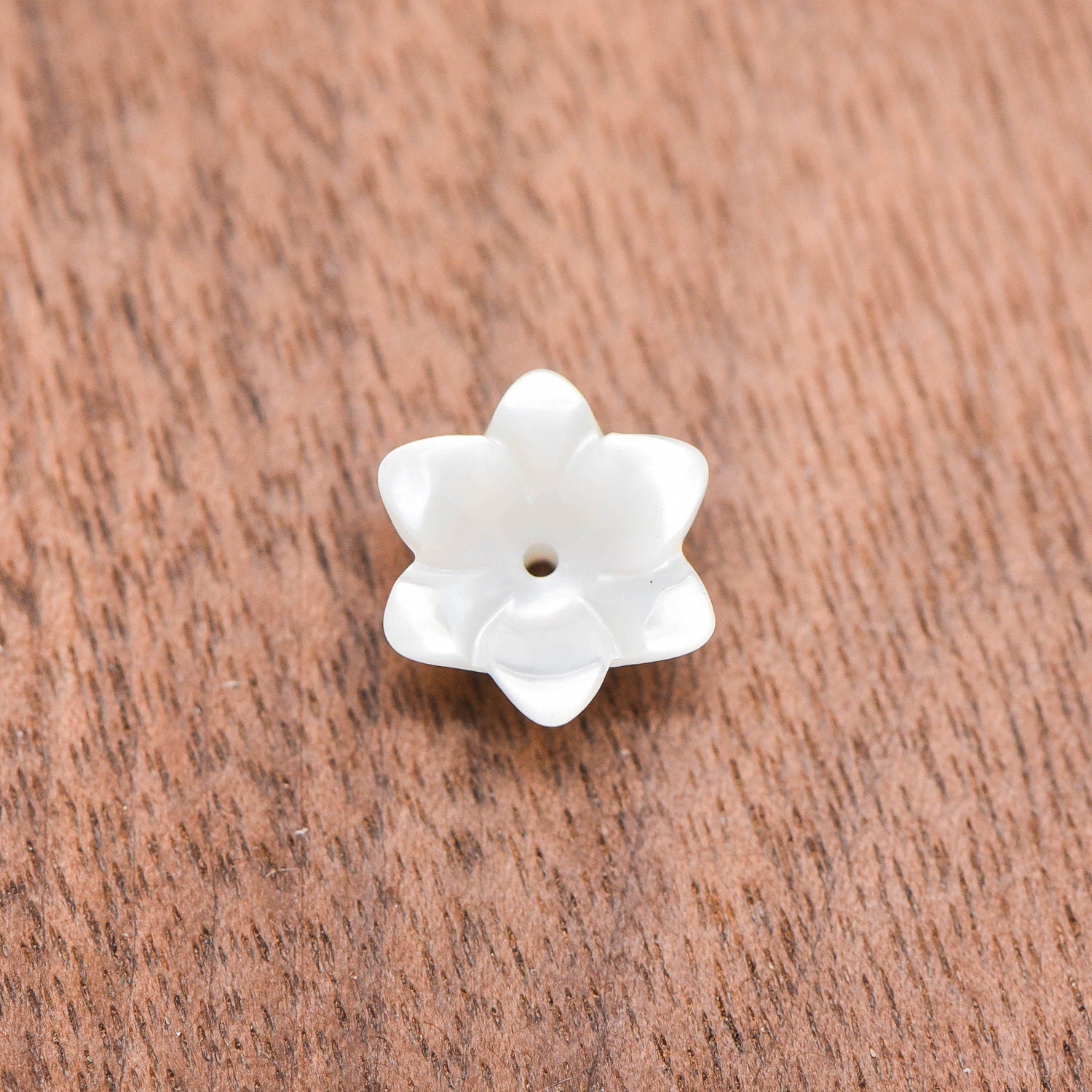 10pcs White Mother of Pearl Tulip 3D Shell Flower Beads 6mm (BK-002-C)