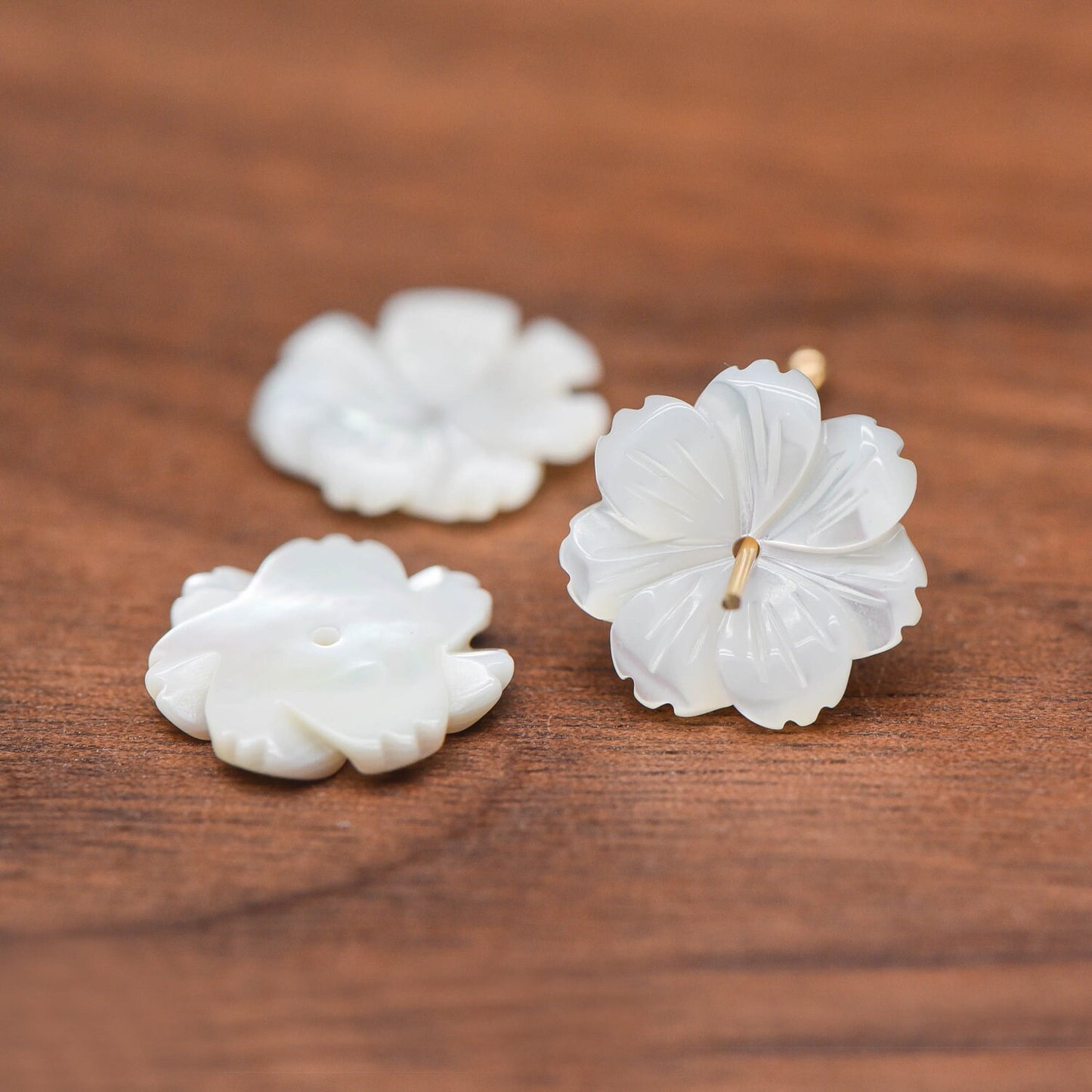 10pcs Carved White Mother of Pearl Shell Flowers 14mm Flat Back -(V1123)