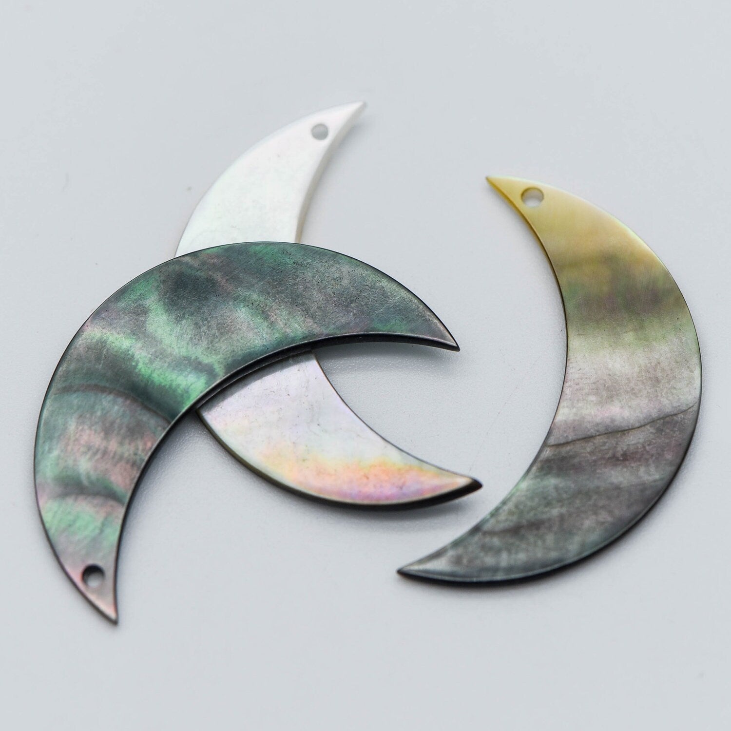 10pcs Black Mother of Pearl Shell Moon Charm Pendants 30mm Large (V1231)