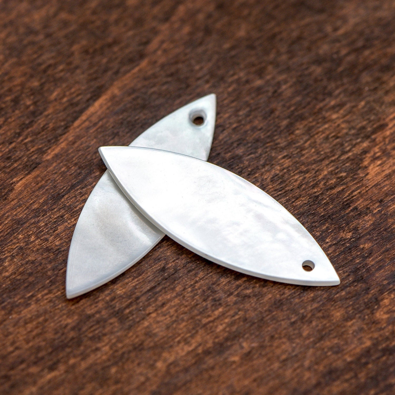 10pcs Mother of Pearl Leaf Charms, White MOP Shell Oval Pendants 23mm (#V1341)