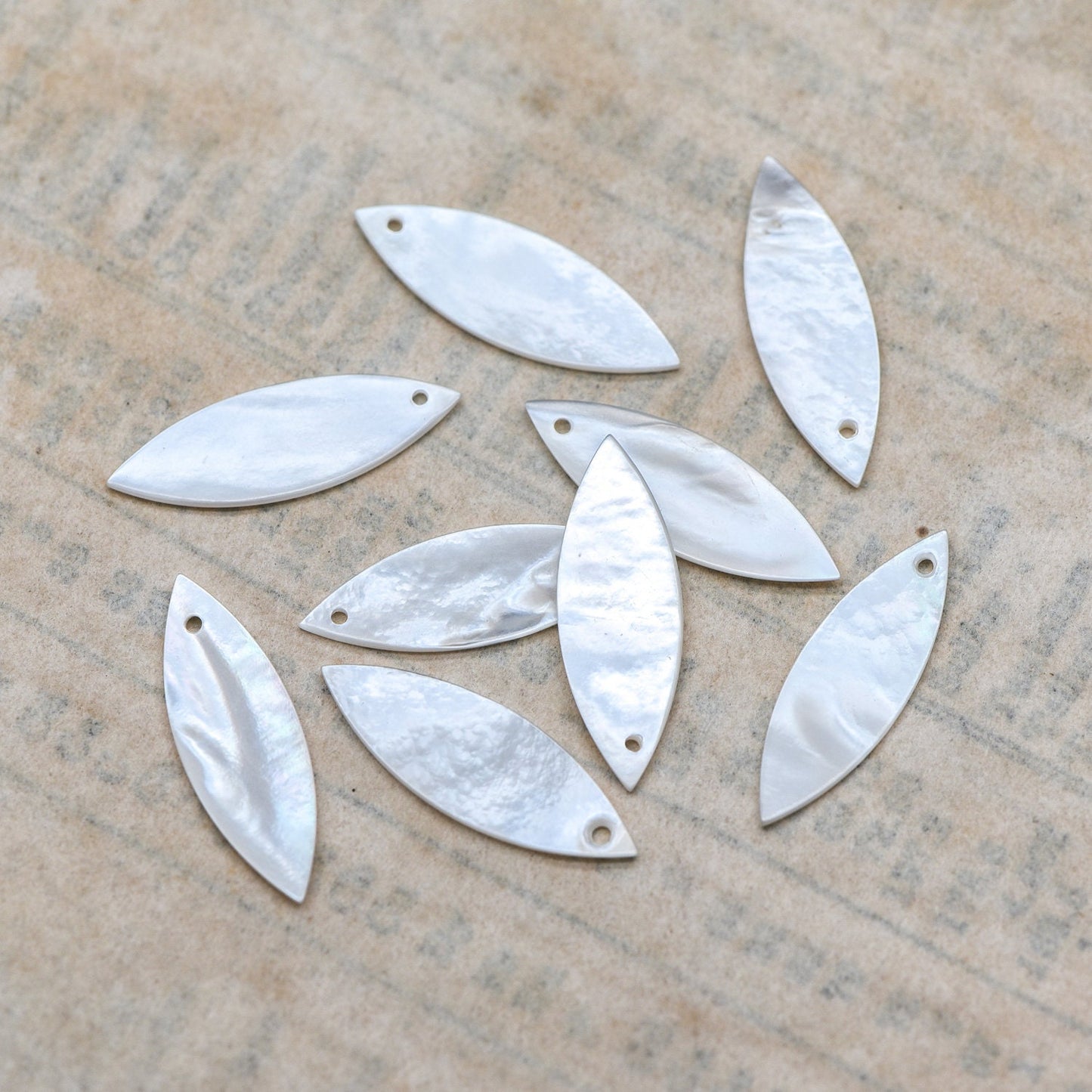 10pcs Mother of Pearl Leaf Charms, White MOP Shell Oval Pendants 23mm (#V1341)