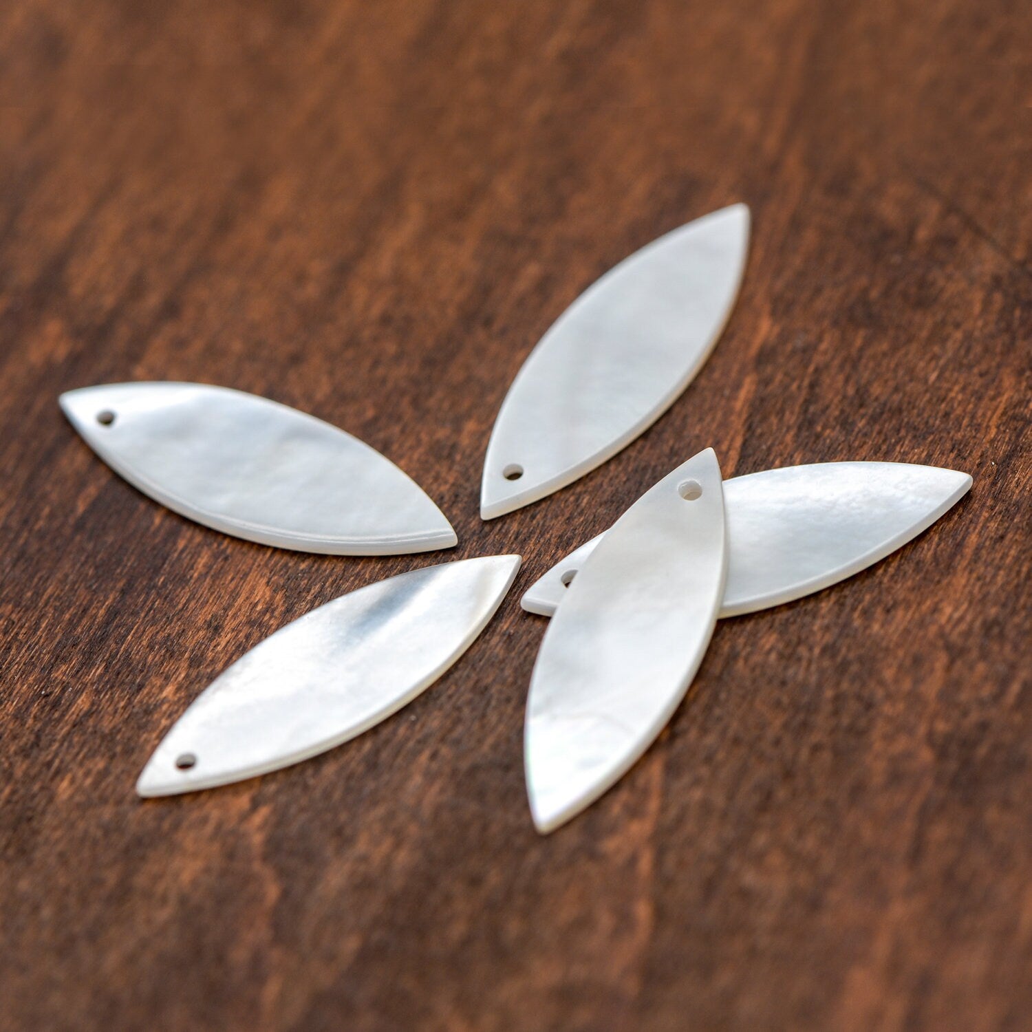 10pcs Mother of Pearl Leaf Charms, White MOP Shell Oval Pendants 23mm (#V1341)