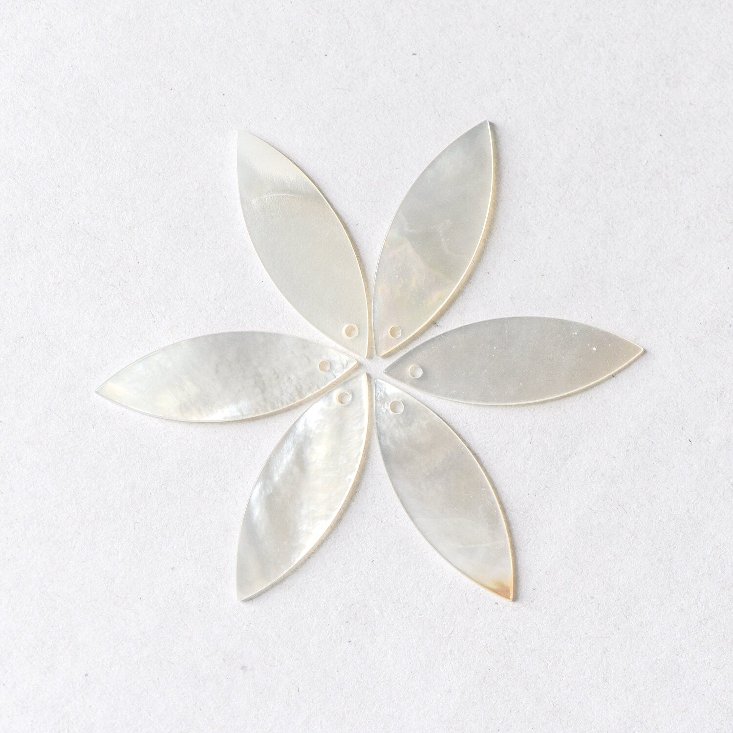 10pcs Mother of Pearl Leaf Charms, White MOP Shell Oval Pendants 23mm (#V1341)