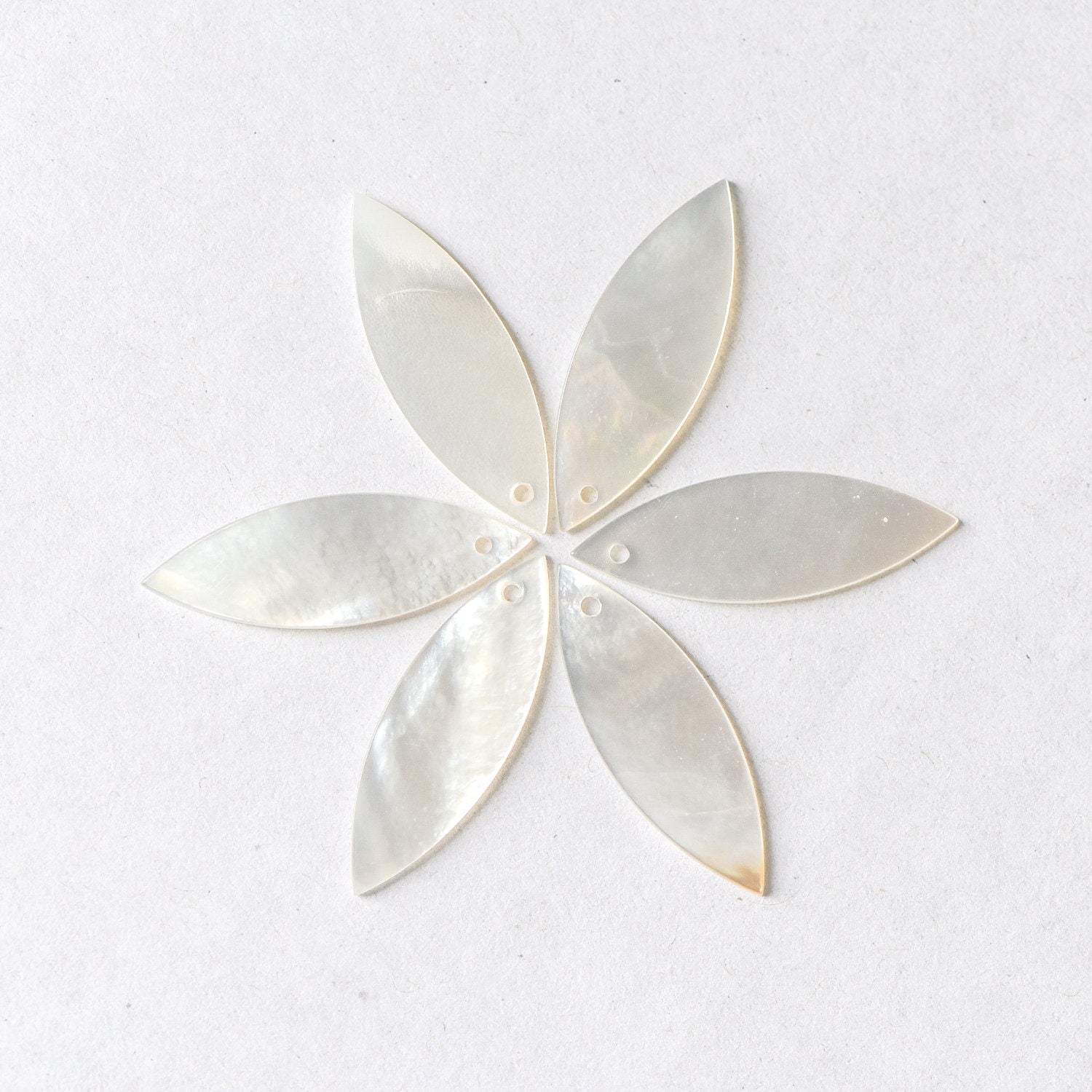 10pcs Mother of Pearl Leaf Charms, White MOP Shell Oval Pendants 23mm (#V1341)
