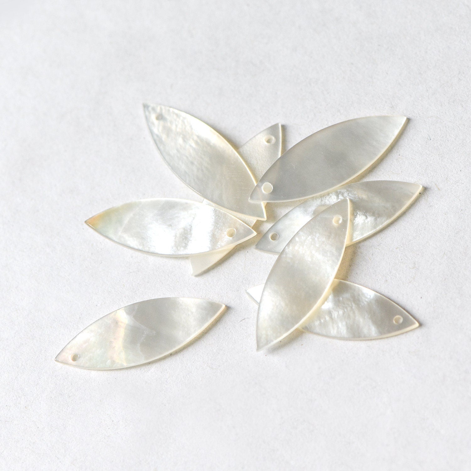 10pcs Mother of Pearl Leaf Charms, White MOP Shell Oval Pendants 23mm (#V1341)