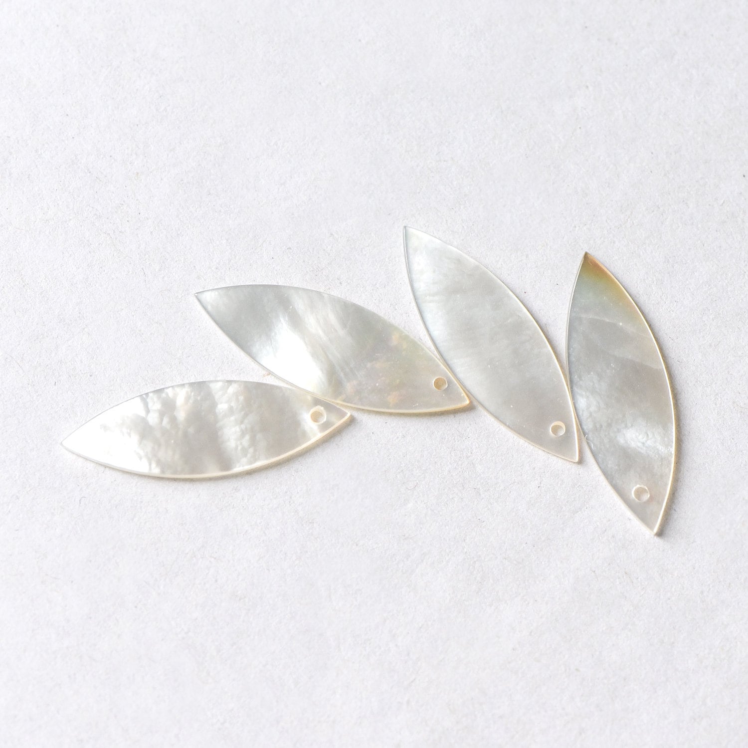 10pcs Mother of Pearl Leaf Charms, White MOP Shell Oval Pendants 23mm (#V1341)