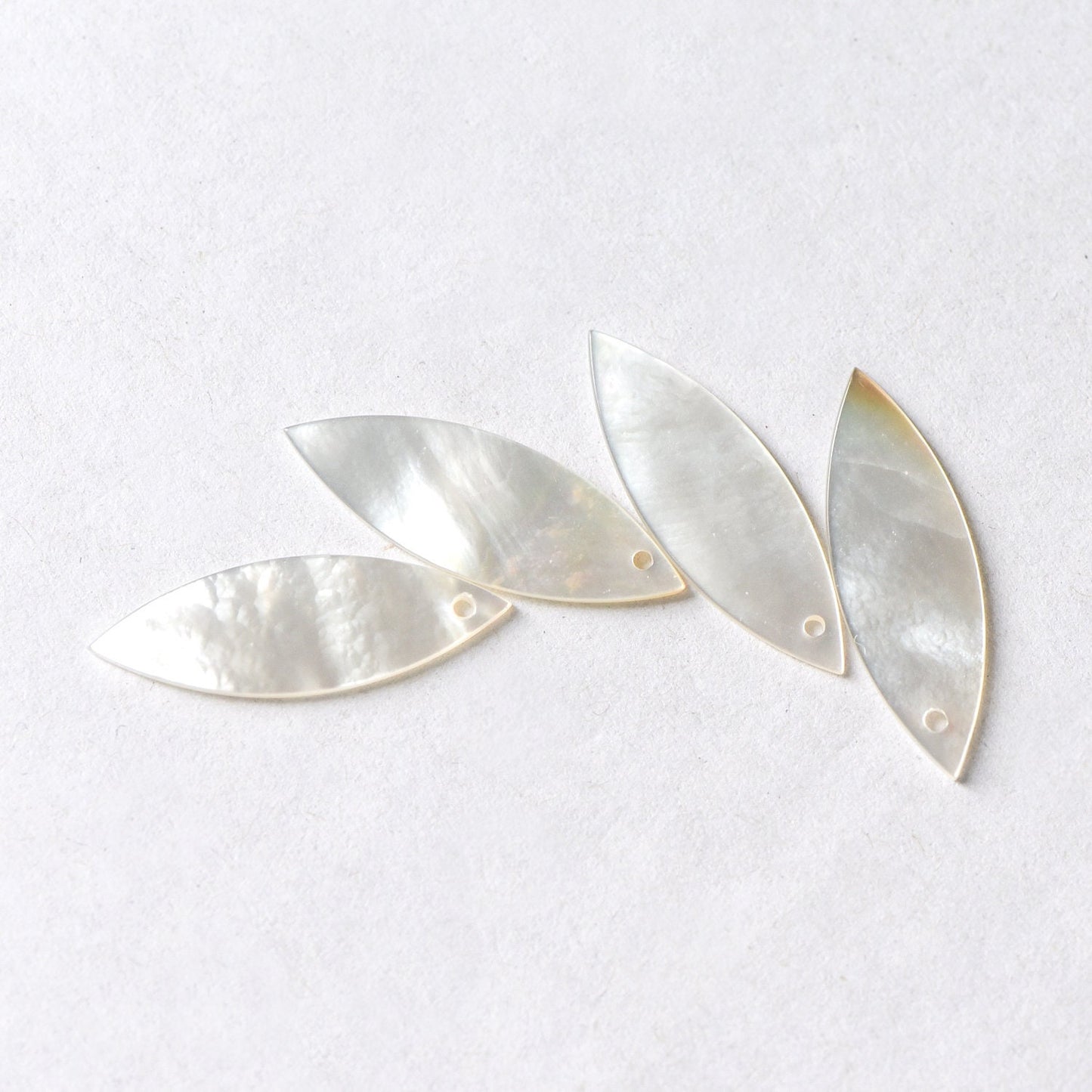 10pcs Mother of Pearl Leaf Charms, White MOP Shell Oval Pendants 23mm (#V1341)