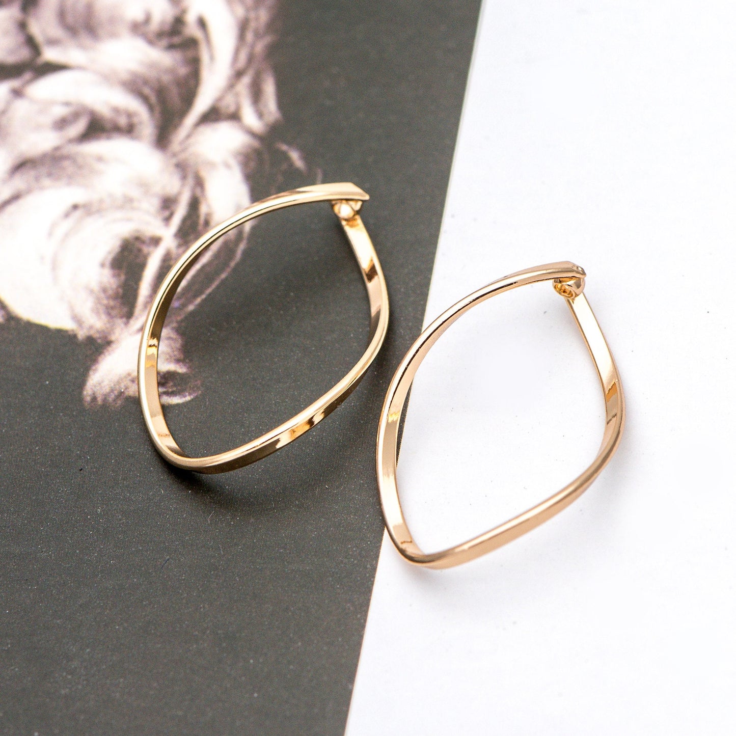 10pcs Gold Wire Hoop Charms 28x19mm, Gold plated Brass Twist Earring Pendants (GB-660)