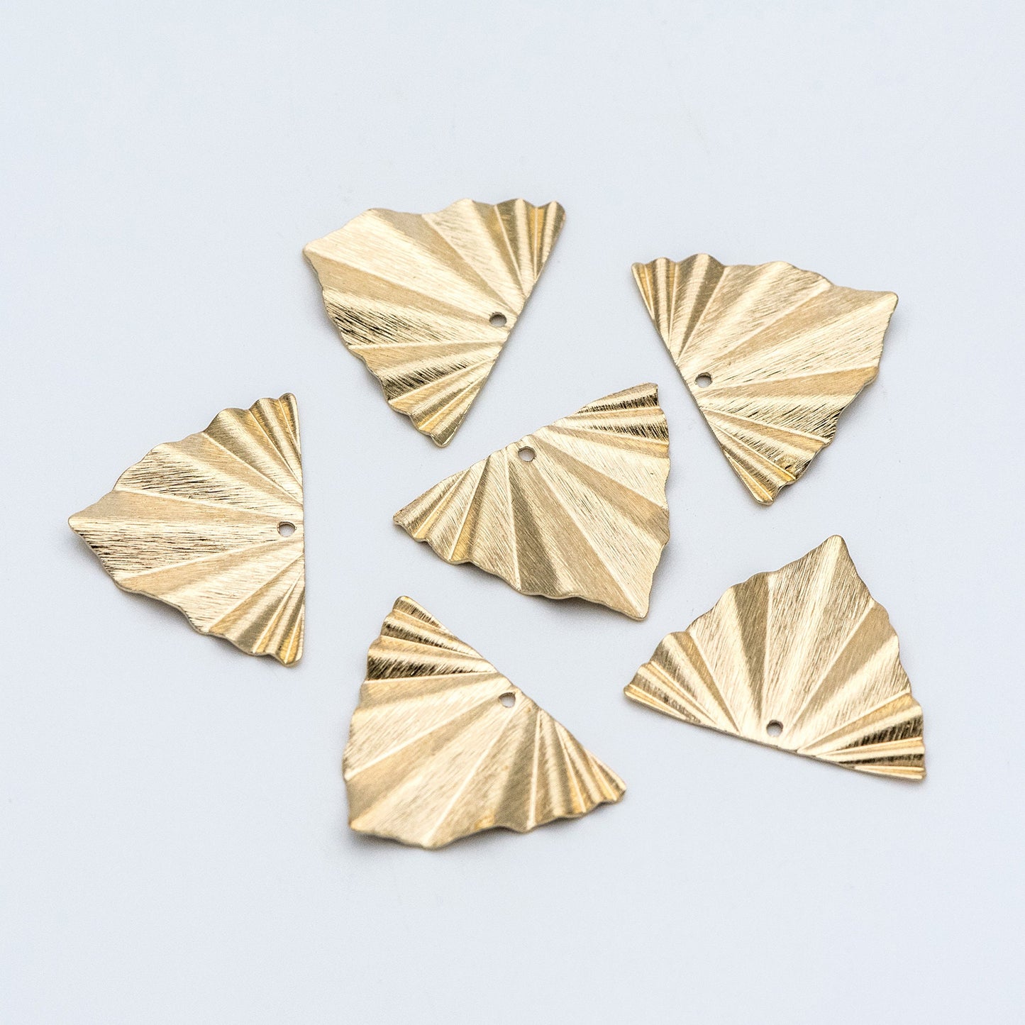 20pcs Raw Brass Triangle Charm, Ribbed Geometric Pendants 29mm, Brass Findings Wholesale (RB-148)