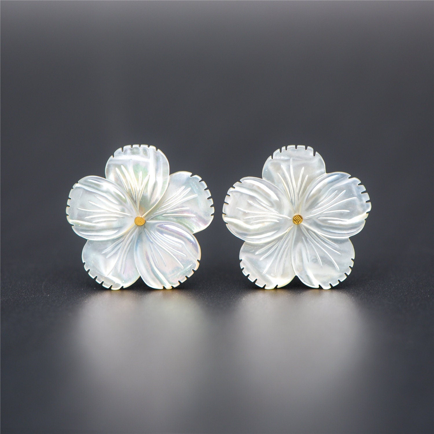 10pcs White Mother of Pearl Shell Flowers 27mm, Large MOP Carved Flowers, Center Drilled -(V1338)