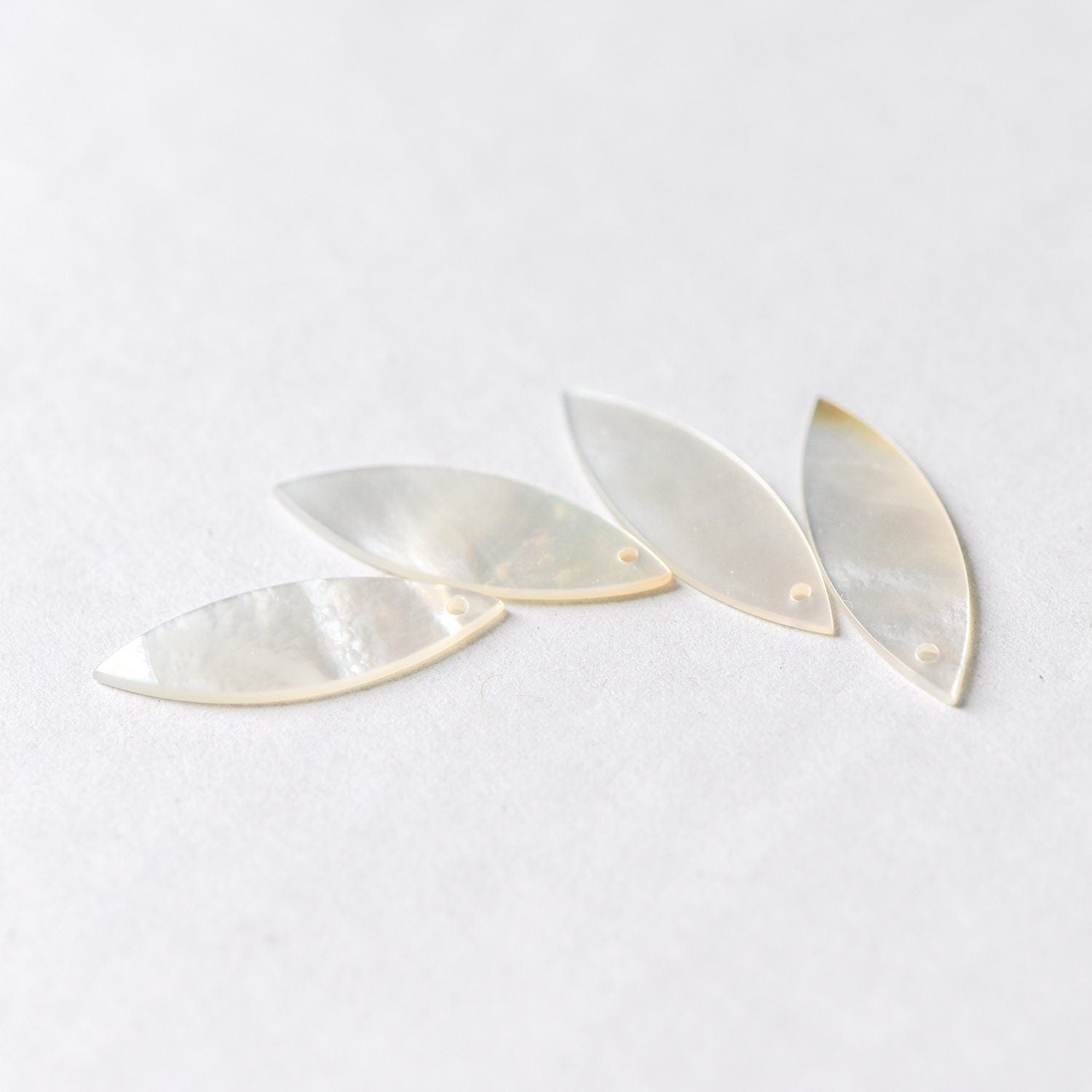 10pcs Mother of Pearl Leaf Charms, White MOP Shell Oval Pendants 23mm (#V1341)