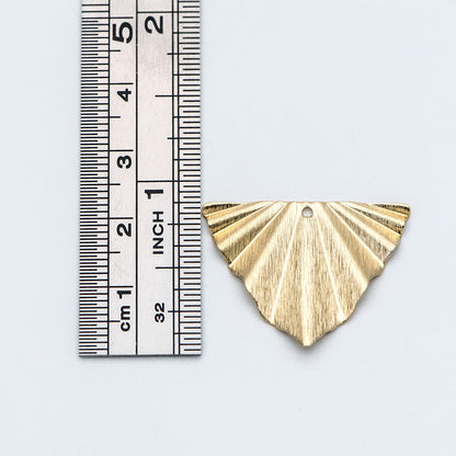 20pcs Raw Brass Triangle Charm, Ribbed Geometric Pendants 29mm, Brass Findings Wholesale (RB-148)