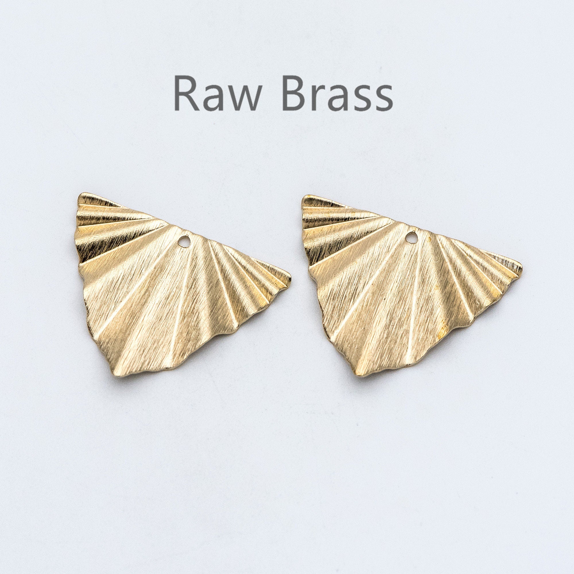 20pcs Raw Brass Triangle Charm, Ribbed Geometric Pendants 29mm, Brass Findings Wholesale (RB-148)