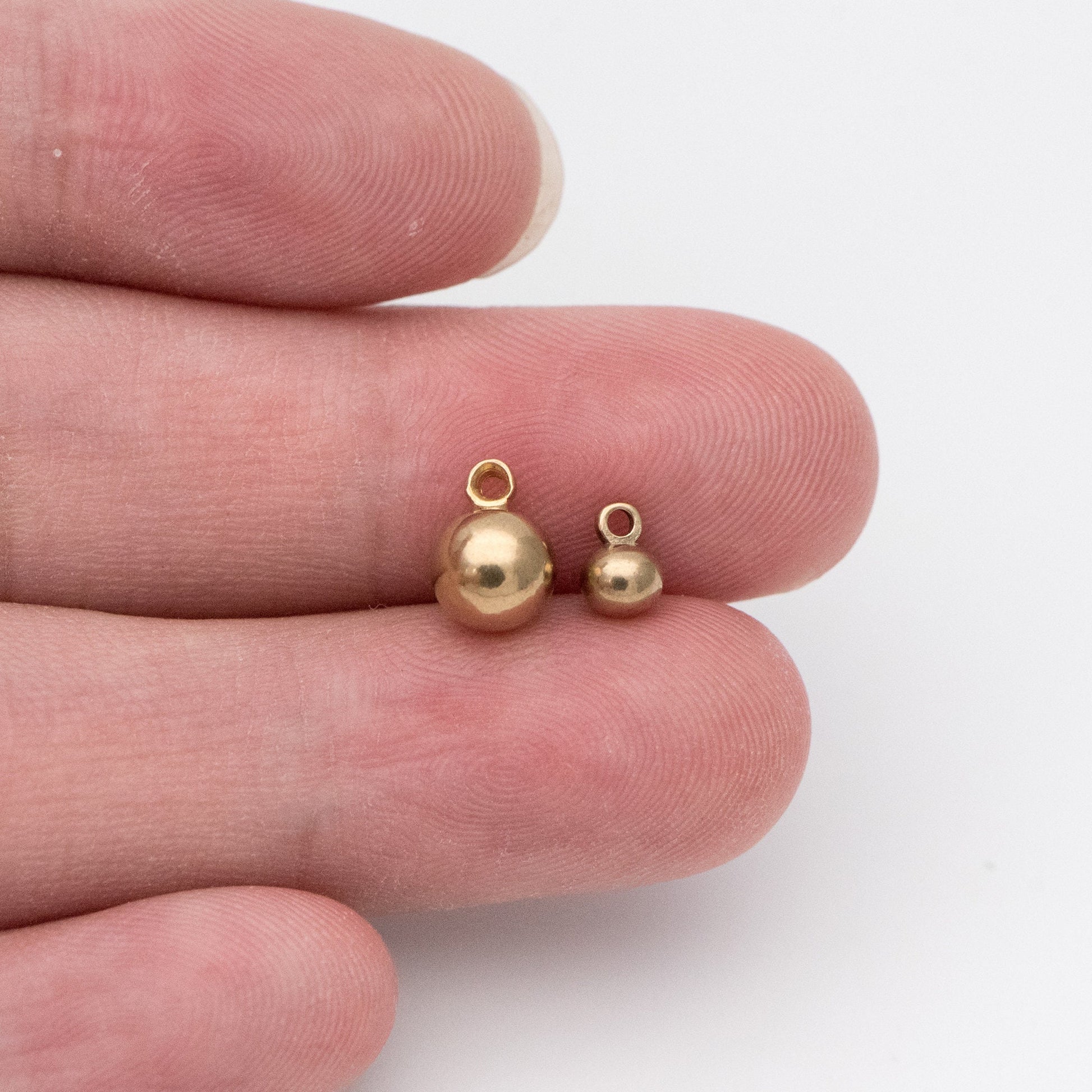 20pcs Raw Brass Round Charm Pendants, 4mm/ 6mm Ball, Brass Findings Wholesale (RB-178)