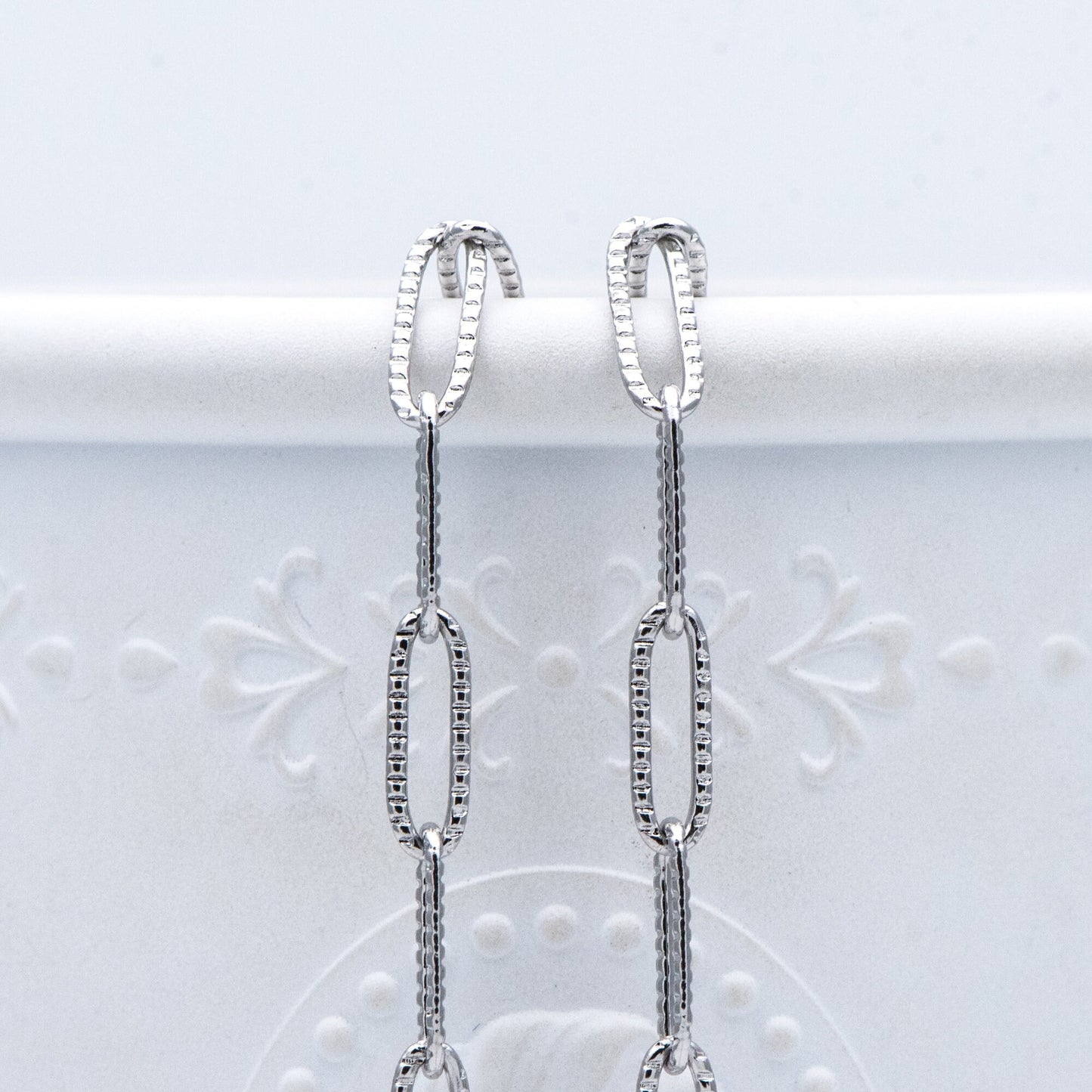 Stainless Steel Oval Link Chain: Silver Tone DIY Jewelry Findings (4x12mm) (LK-295)/ 1 Meter