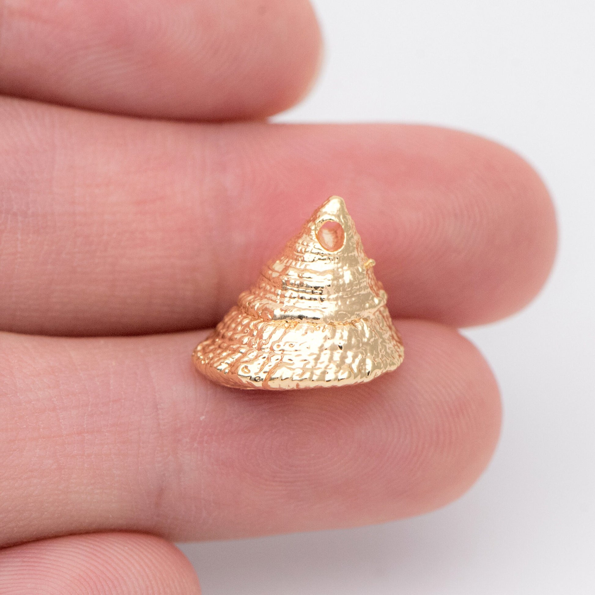 10pcs Gold Seashell Charms 13x14mm, 18K Gold plated Brass, 3D Shell Dangle Pendants (GB-2680-F)