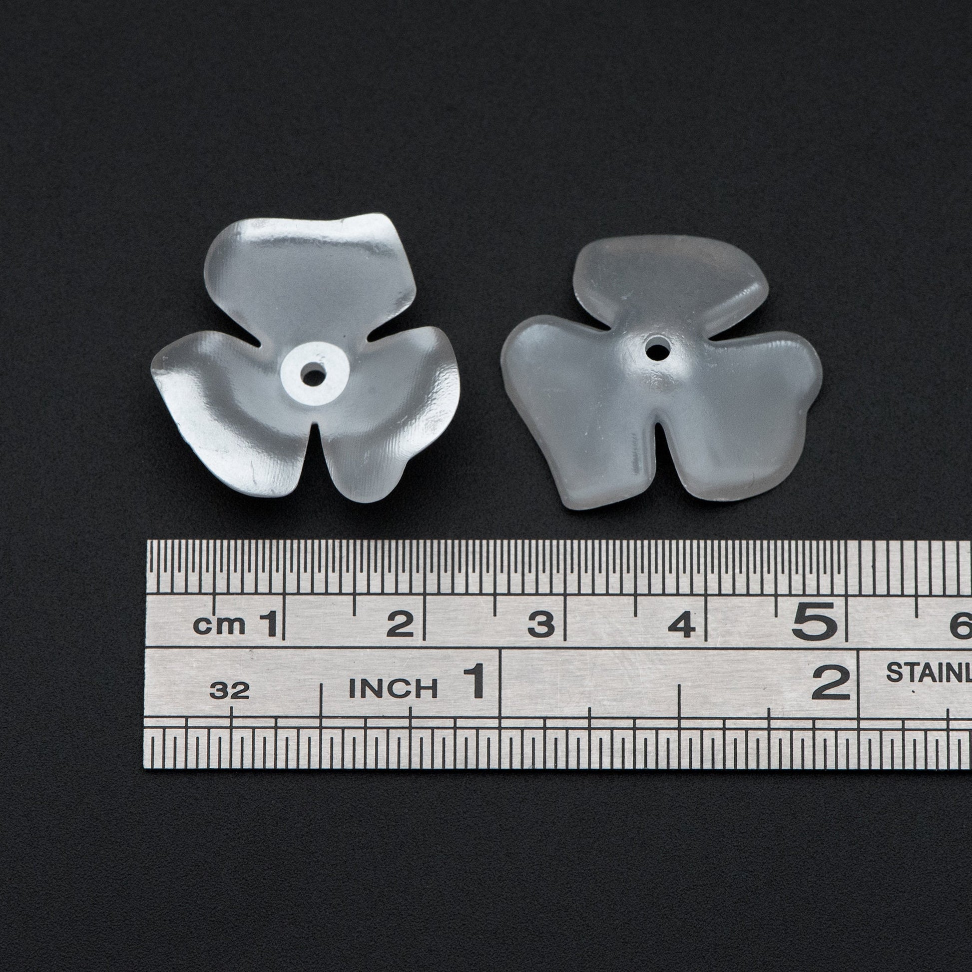 20pcs Plastic Floral Bead Caps 20mm, Pearl White Acrylic Flowers (#SL020-2)