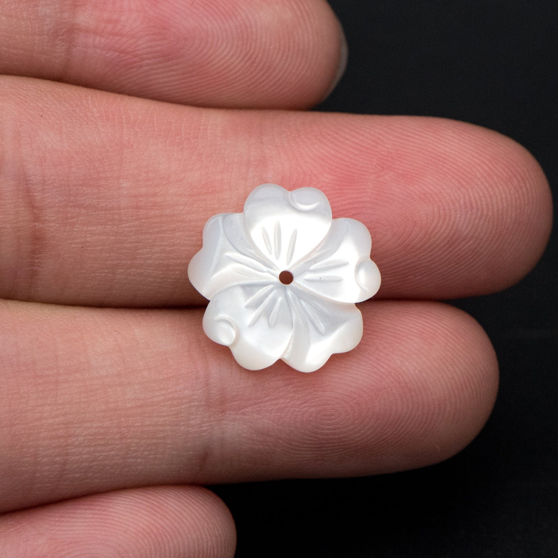 10pcs White Mother of Pearl Flowers, Carved MOP Shell Flowers 15mm, Center Drilled (V1356-1)