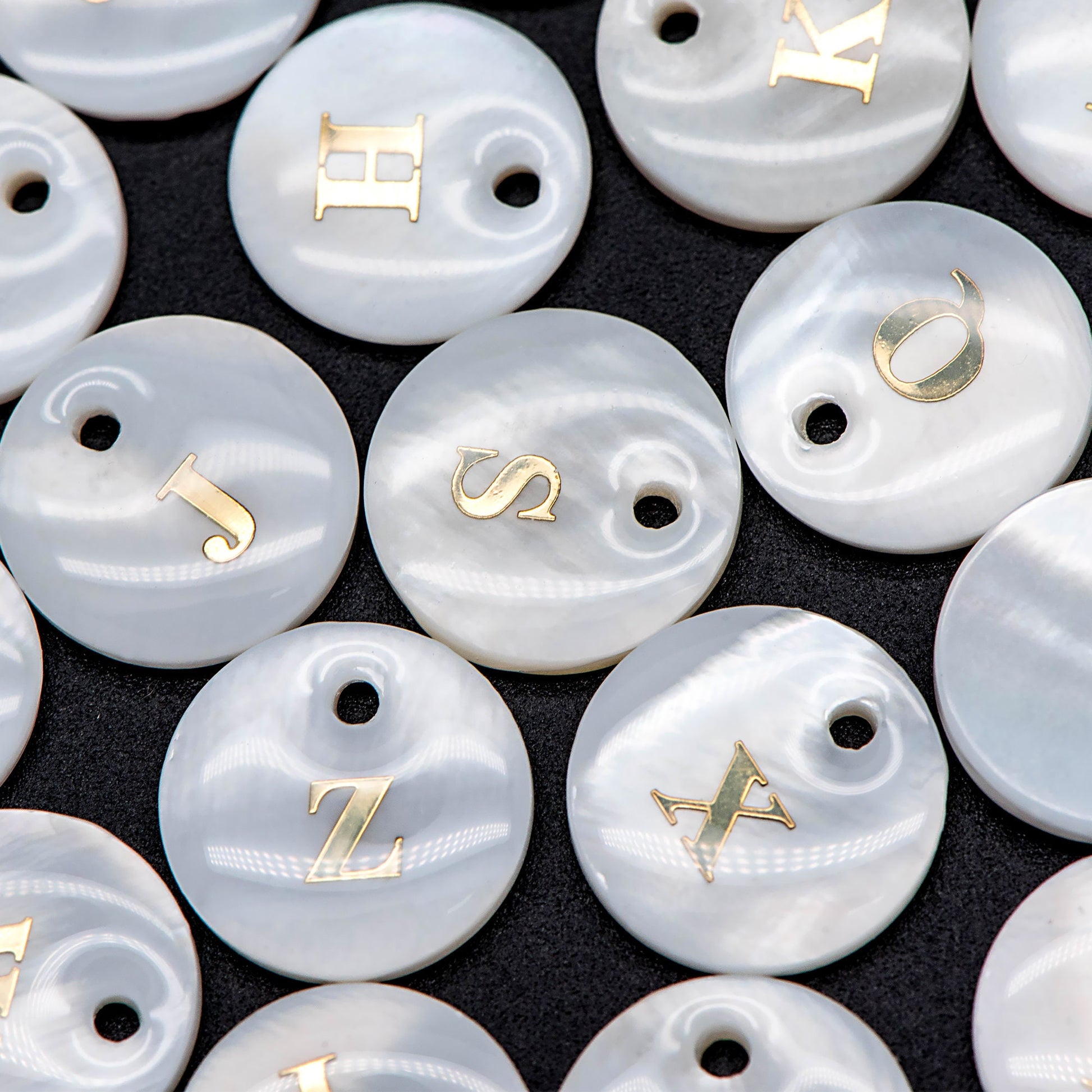 Shell Alphabet Charms, English Letter Beads, Round Coin Disc Letter Pendant, Personalized Initial Charms, You Choose Letter (V1371)