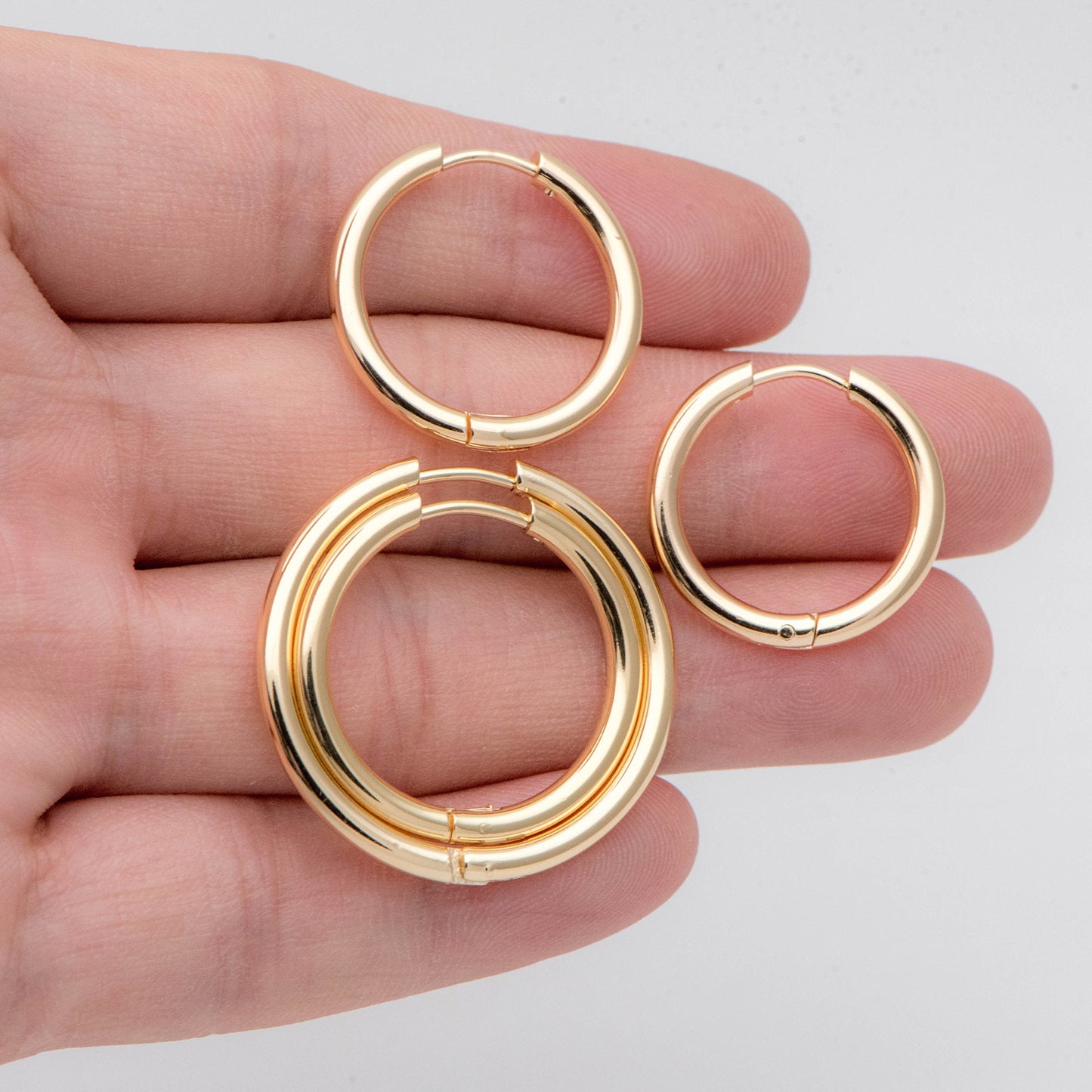 10pcs Gold/ Silver Tone Huggie Hoop Earrings, 2.5mm thick, 21 /23 /25 /30mm, Stainless Steel Hoops, Simple Round Ring (GB-2191)