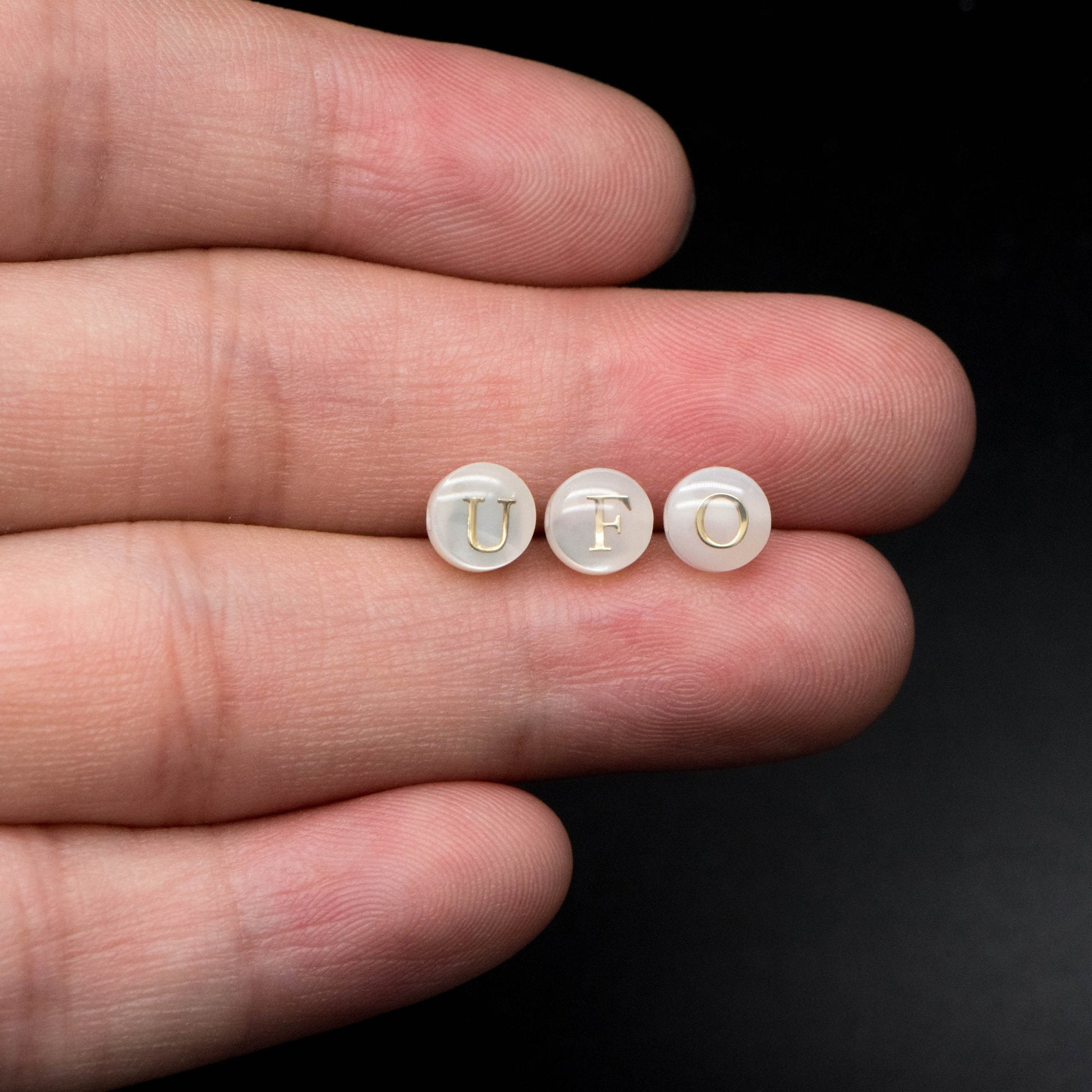 6mm Shell Alphabet Beads, English Letter Beads, Round Coin Letter Charms, Personalized Initial Charms, You Choose Letter (V1378)
