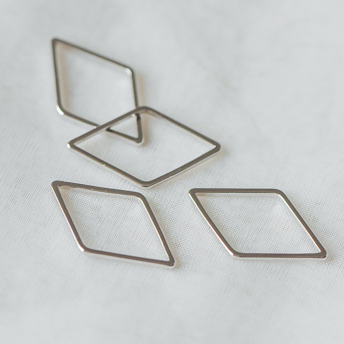 10pcs Rhombus Link Charms 16x9mm, Gold/ Silver tone Geometric Hoops, Rhombus Connector Pendants (GB-2258)