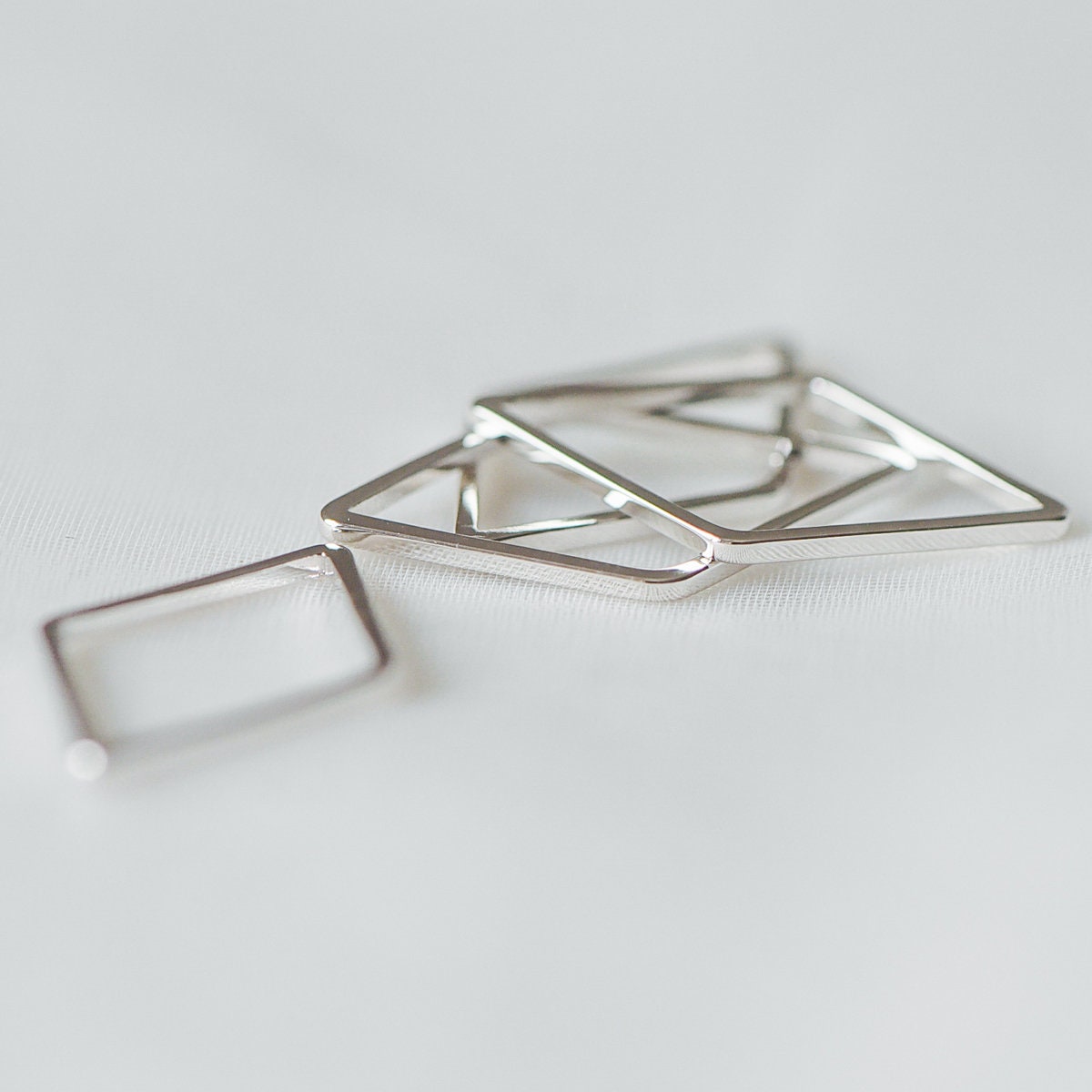 10pcs Rhombus Link Charms 16x9mm, Gold/ Silver tone Geometric Hoops, Rhombus Connector Pendants (GB-2258)