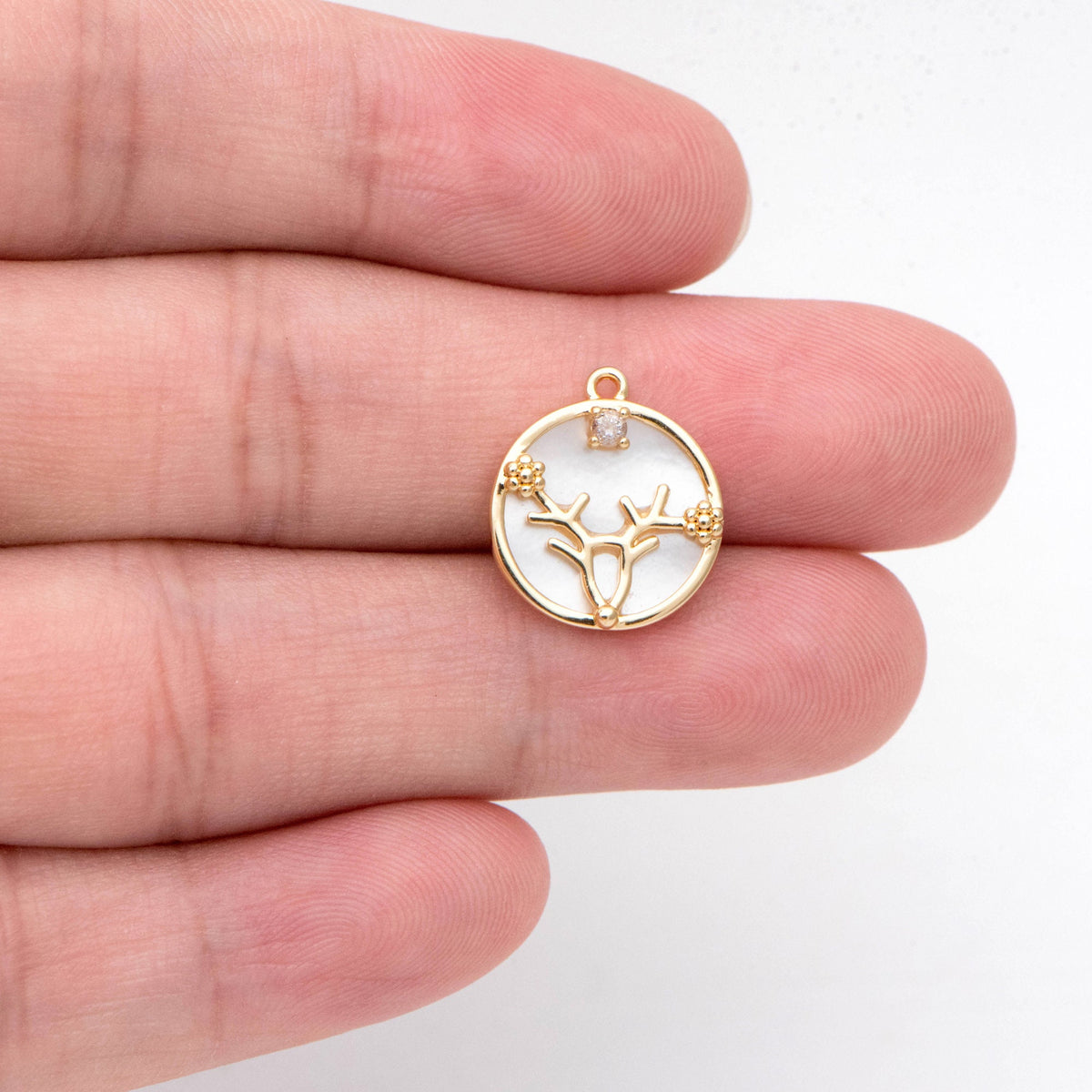 4pcs Gold Deer Charms, Mother of Pearl Shell Disc, Gold Stag Pendants (GB-2517-E)