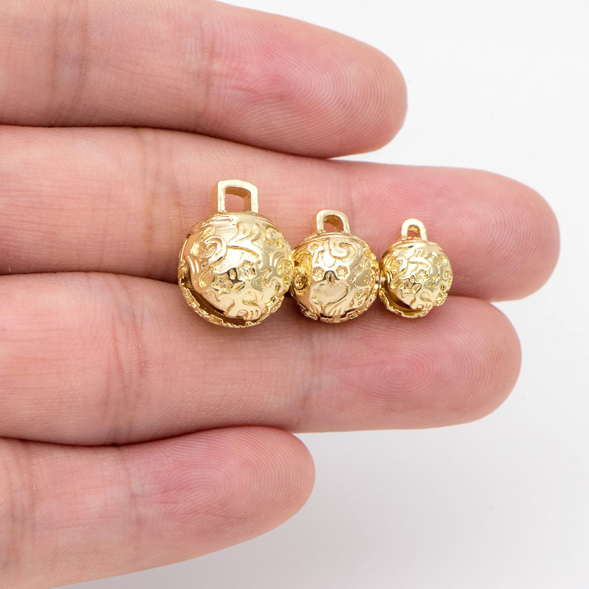 10pcs Gold Carved Star Sky Tinkle Bell, Jingle Bell, Dangle Charms Pendants (GB-2545)