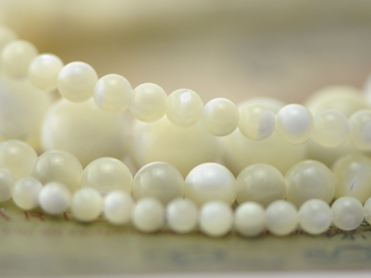 White Mother of Pearl Shell Beads, Smooth Round MOP beads, Multi Sizes (V1319) / 15.5" full strand