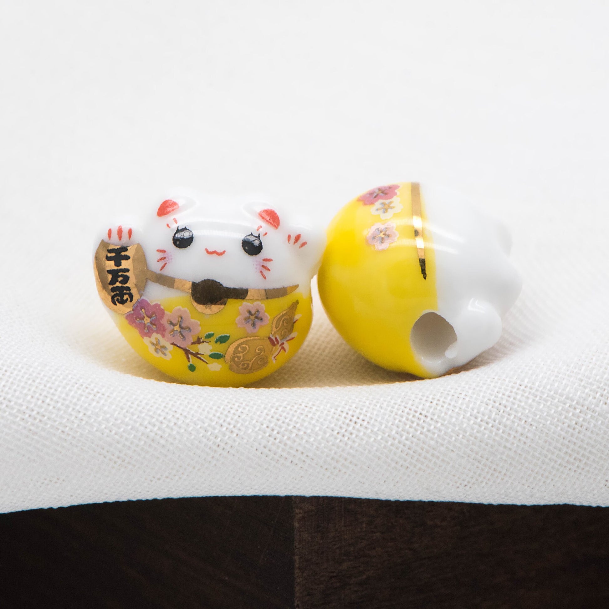 10 beads- Porcelain Lucky Cat beads 15mm, Ceramic Maneki Neko, Drilled Through, Yellow Pink Blue Red Black, Kawaii Cat Charms-(TC-157)
