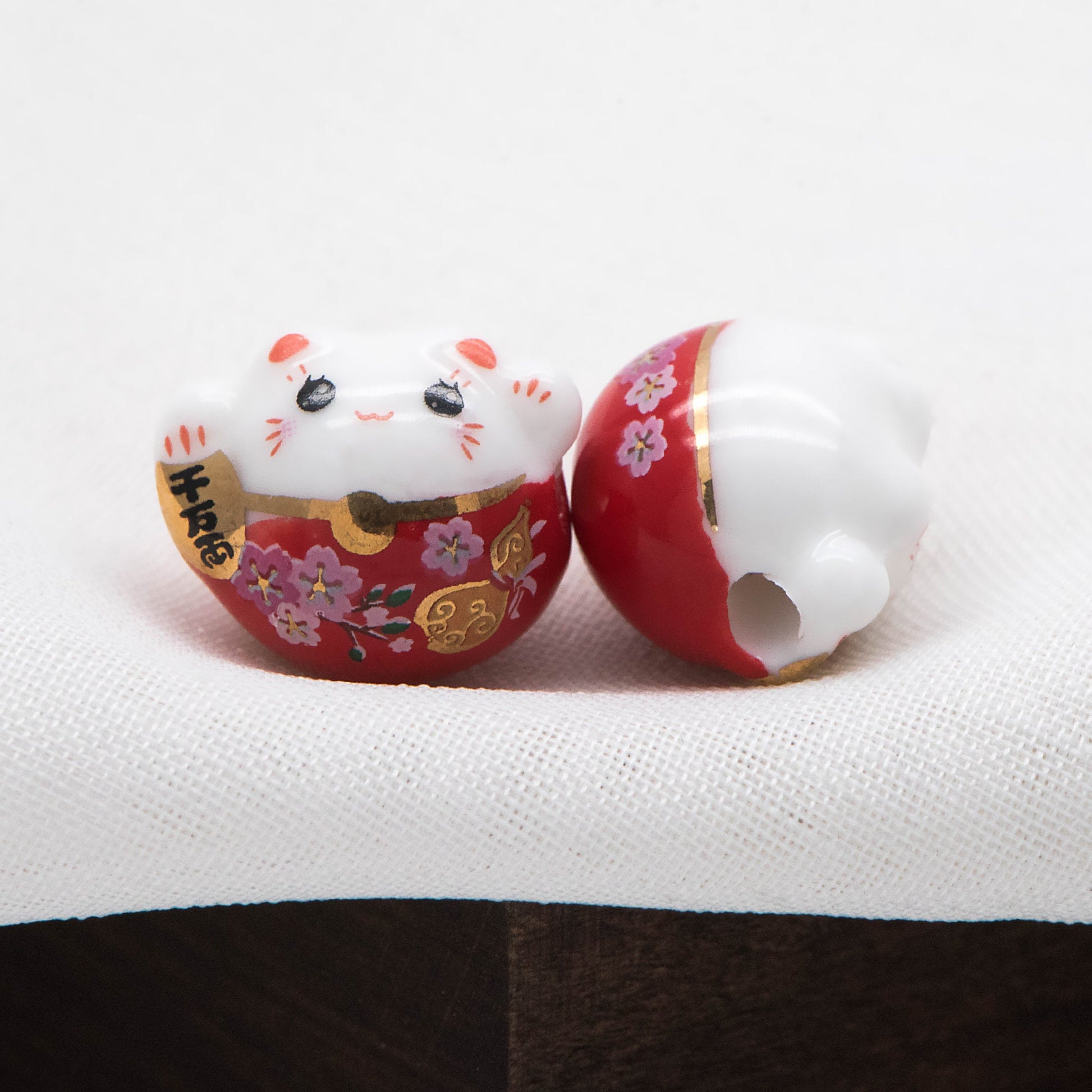 10 beads- Porcelain Lucky Cat beads 15mm, Ceramic Maneki Neko, Drilled Through, Yellow Pink Blue Red Black, Kawaii Cat Charms-(TC-157)