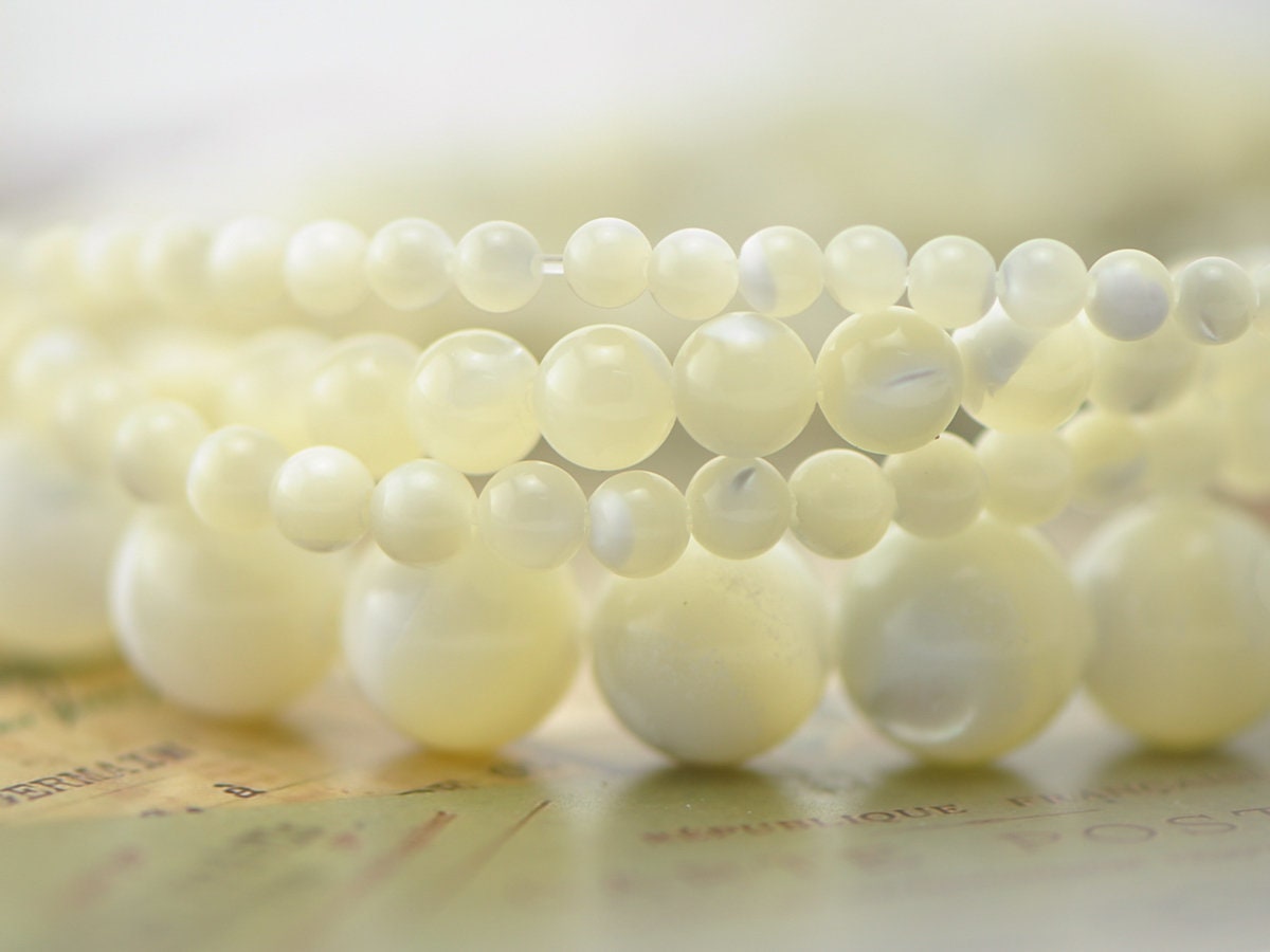 White Mother of Pearl Shell Beads, Smooth Round MOP beads, Multi Sizes (V1319) / 15.5" full strand