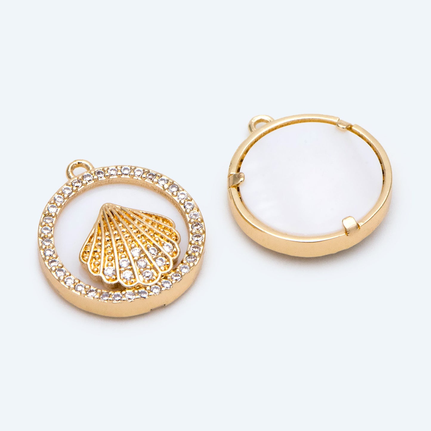 4pcs Shell Pave Gold Round Charms, CZ Paved Shell Disc Pendants(GB-2775)