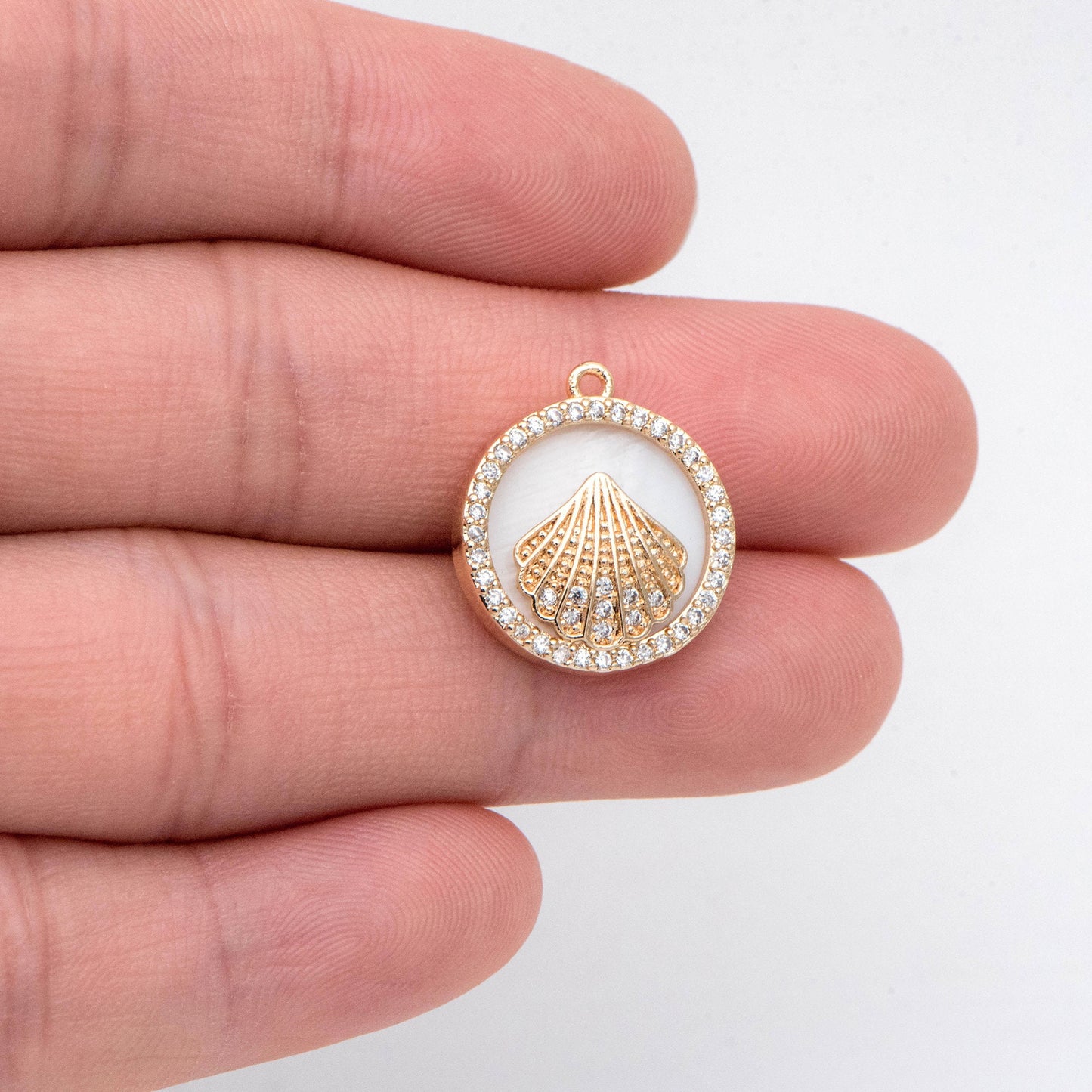 4pcs Shell Pave Gold Round Charms, CZ Paved Shell Disc Pendants(GB-2775)