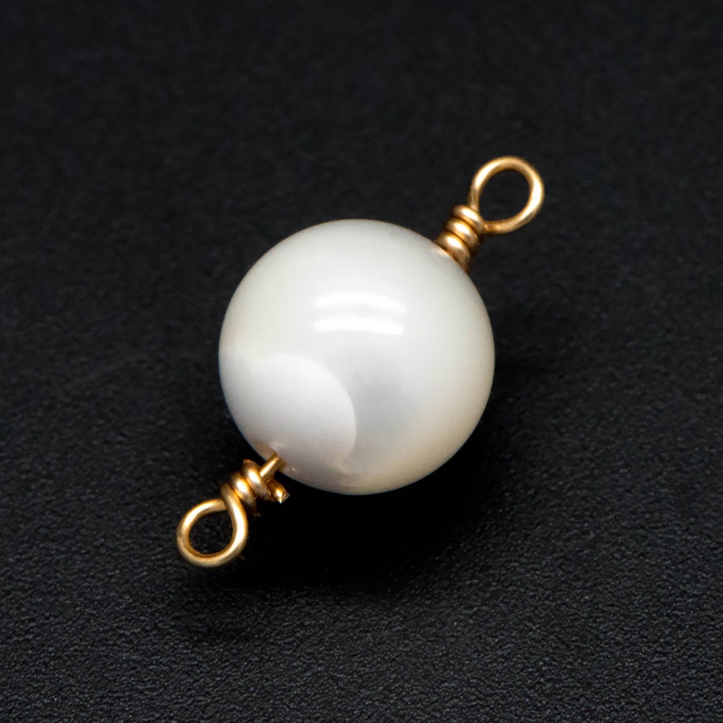 10pcs White Mother of Pearl Connector, Smooth Round Shell Charms, Natural MOP Ball Pendants, Gold Wired Findings Wholesale -(V1384)