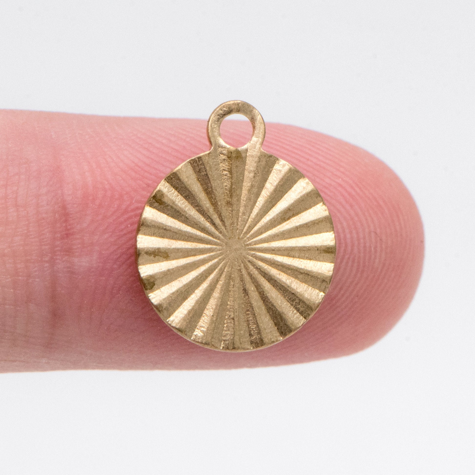 10pcs Raw Brass Round Diamond Cut Charm Pendants, Brass Findings Wholesale (RB-218)