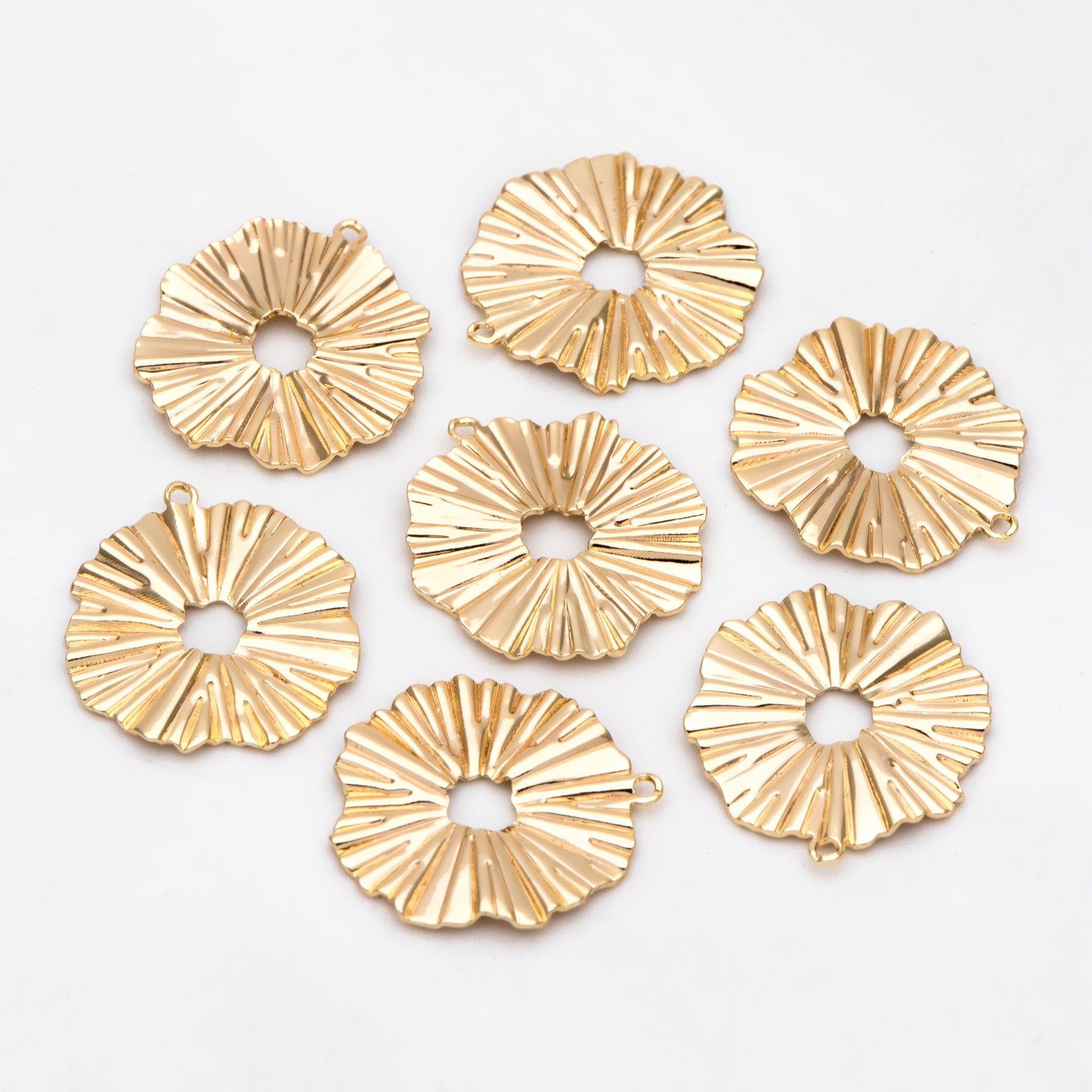 10pcs Gold Wrinkled Circle Charms 20x18mm, 18K Gold plated Brass, Disk Sun Pendants (GB-1404-F)