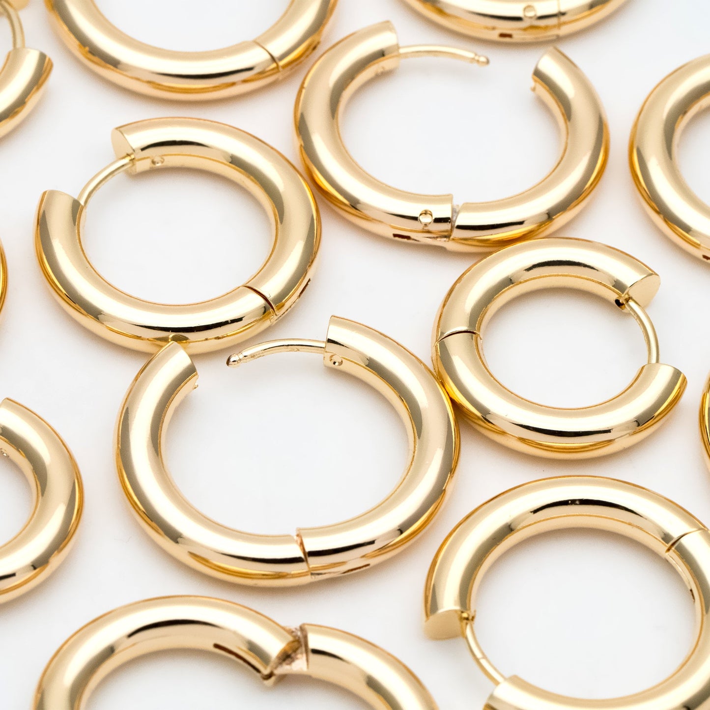 4pcs Gold/ Silver Tone Chunky Hoop Huggies, 4mm Thick, 18/ 20/ 22/ 24/ 26mm, Stainless Steel Hoop Earrings, Minimalist Earrings (GB-3301)