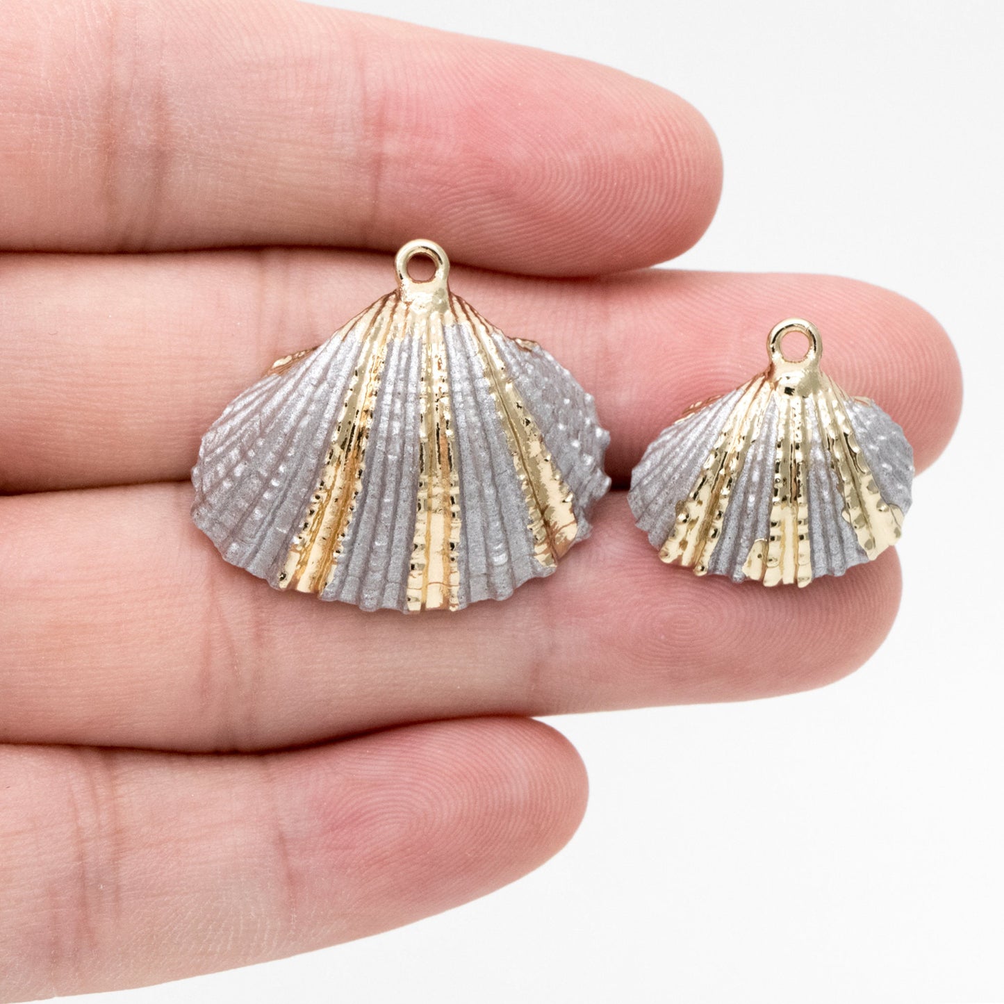 10pcs Natural Shell Charms, Gold plated Shell Pendants, Grey Striped Pattern (#V1400)