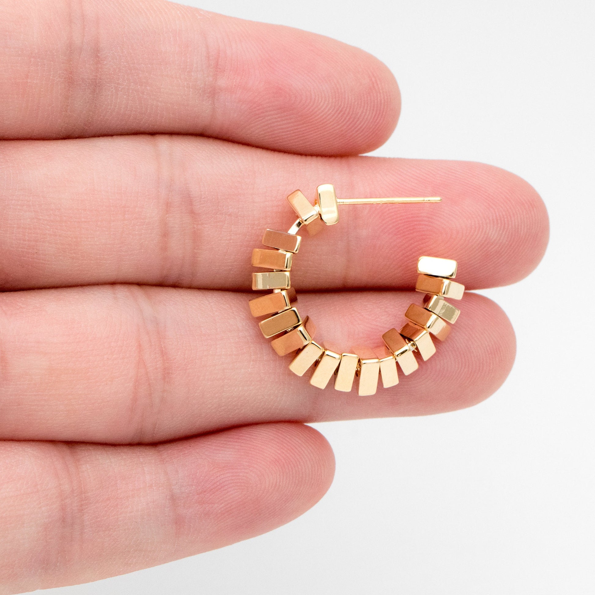 4pcs Gold Round Circle Ear Posts 20/24mm, Triangle Beaded Stud Earrings, Simple Geometric Hoop Earrings (GB-3379)