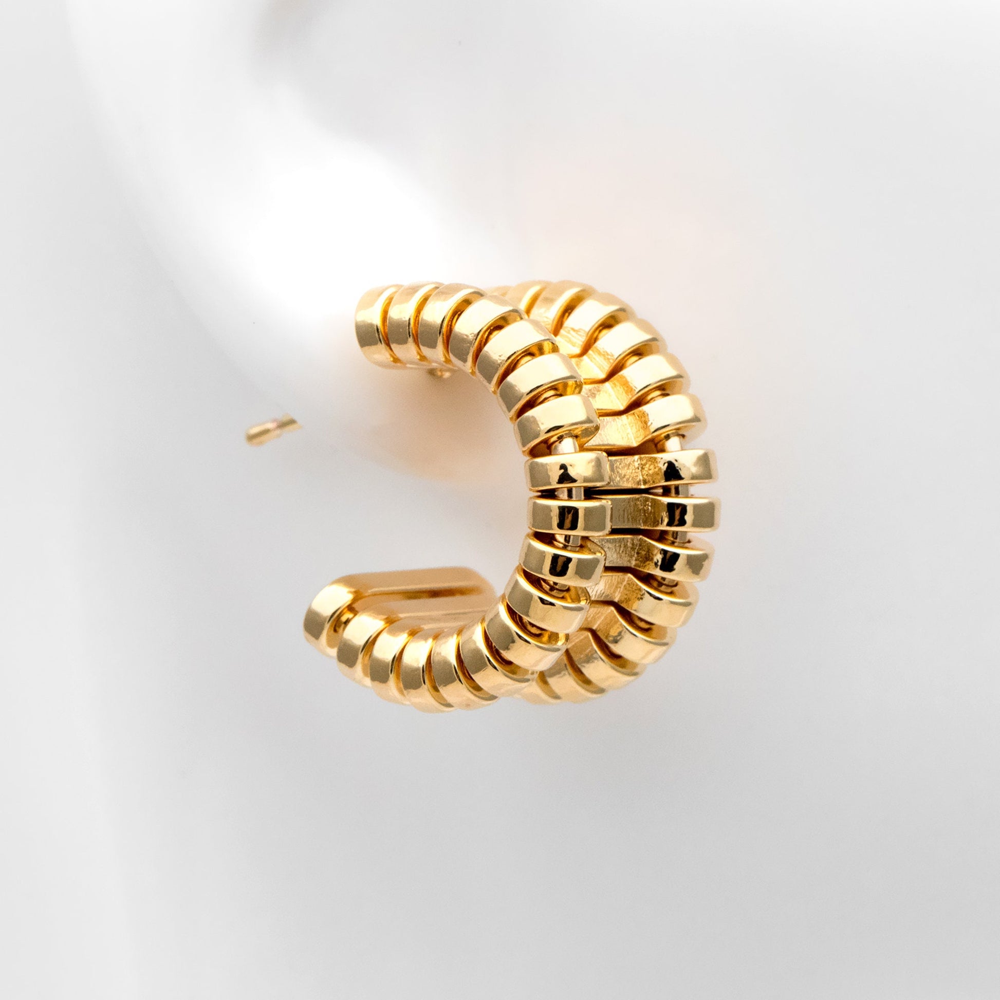 4pcs Gold Round Circle Ear Posts 18mm, Gold plated Brass, Geometric Hoop Stud Earrings (GB-3341)