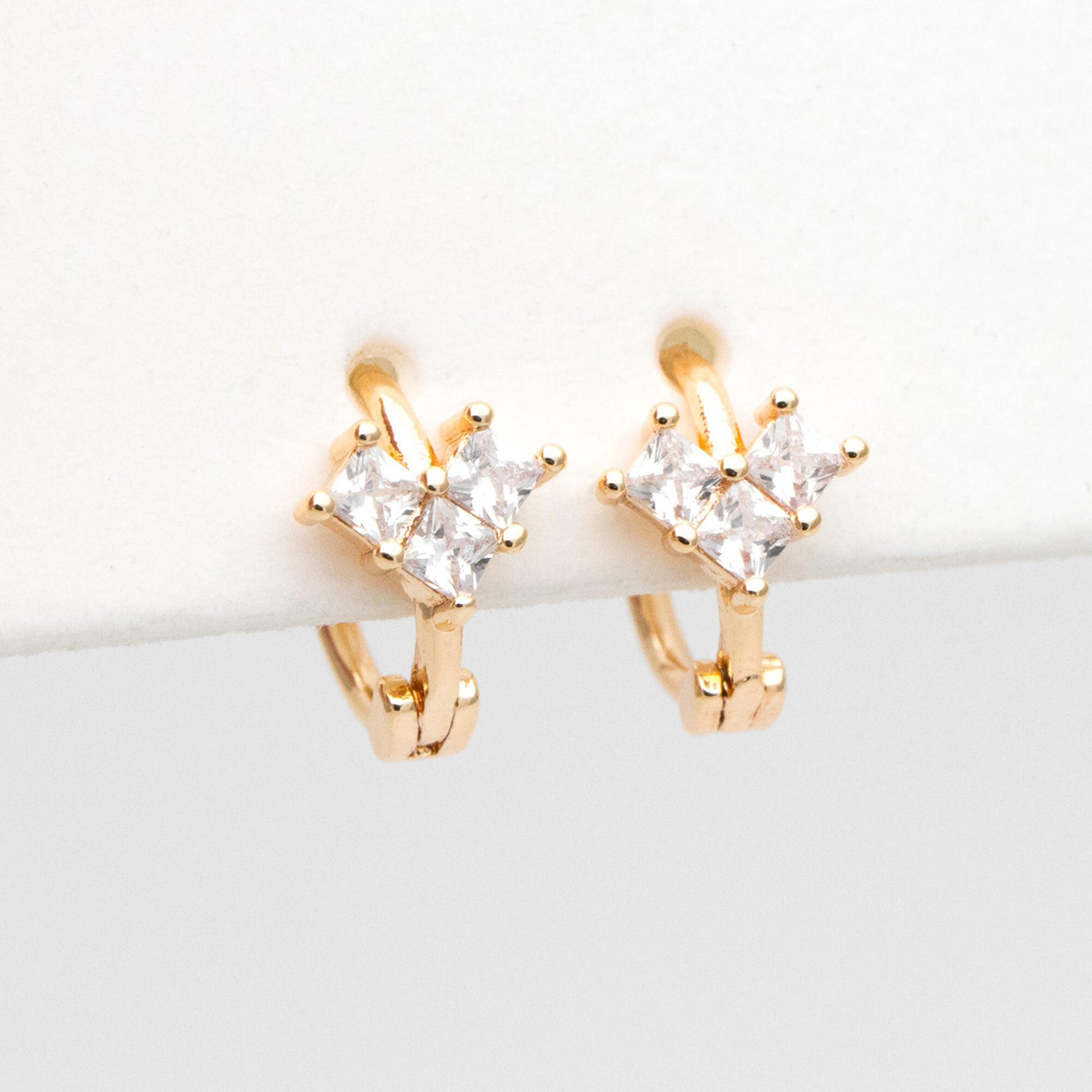 4pcs CZ Pave Tiny Heart Hoop Earrings 10mm, Huggie Earrings, Minimalist Earring, Small Gold Hoops Earring (GB-3467-E)