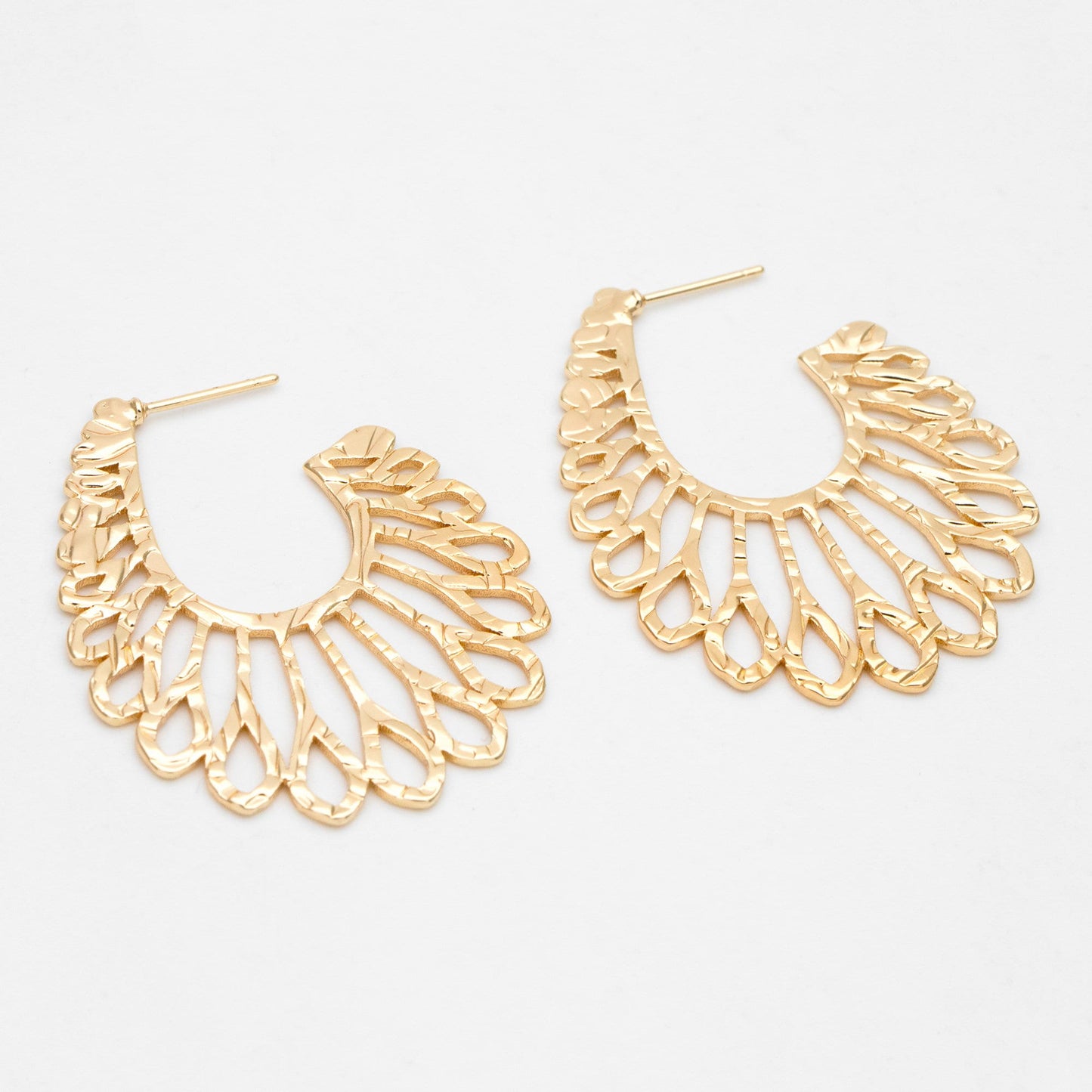 4pcs Gold Hollow Flower Post Earrings 43x35mm, Gold plated Brass Floral Stud Earring (#GB-3389)