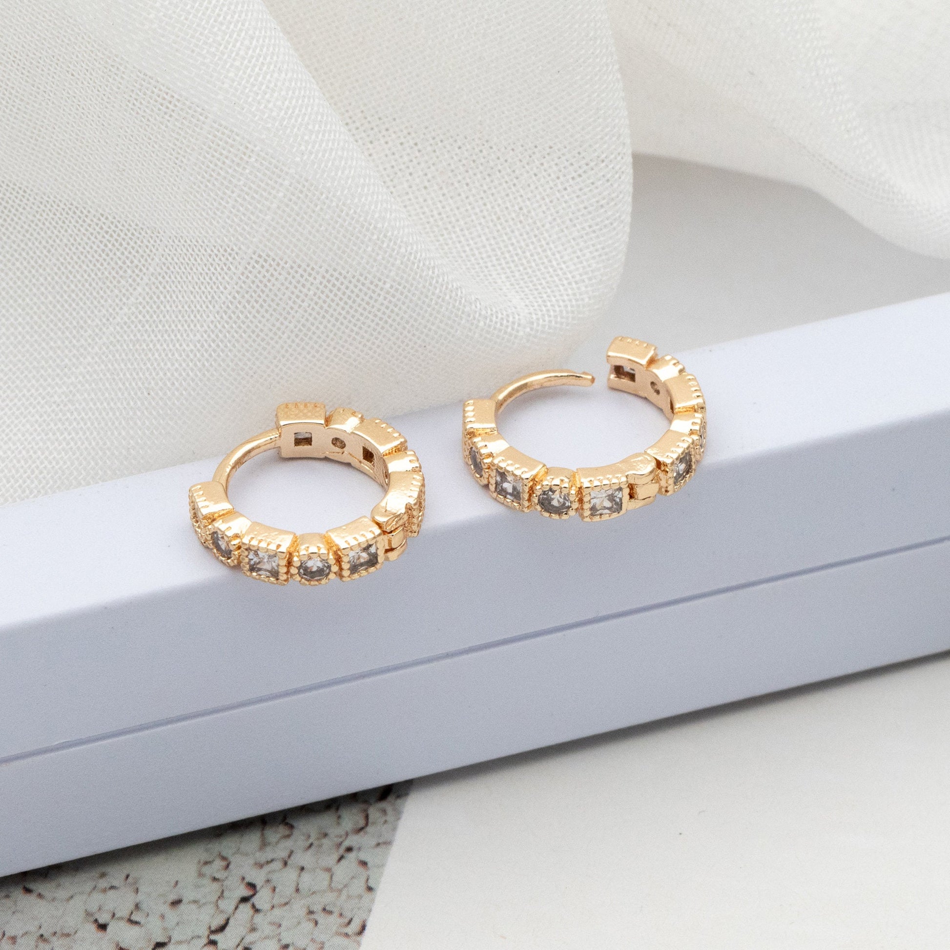 4pcs CZ Pave Hoop Earrings, Hoop Earrings, Dainty Huggie Earrings, Minimalist Earring, Small Gold Hoops Earring (GB-3826-F)