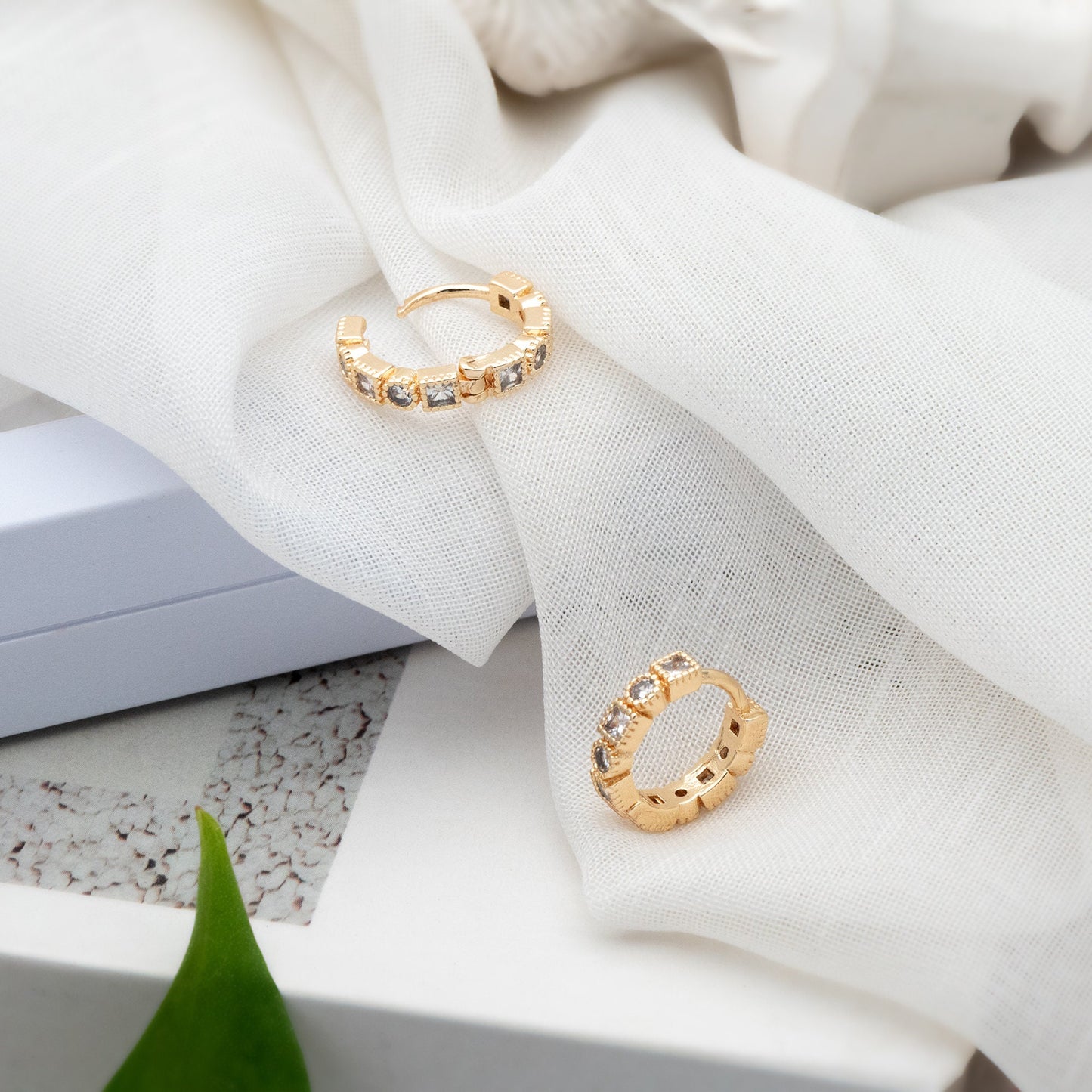 4pcs CZ Pave Hoop Earrings, Hoop Earrings, Dainty Huggie Earrings, Minimalist Earring, Small Gold Hoops Earring (GB-3826-F)