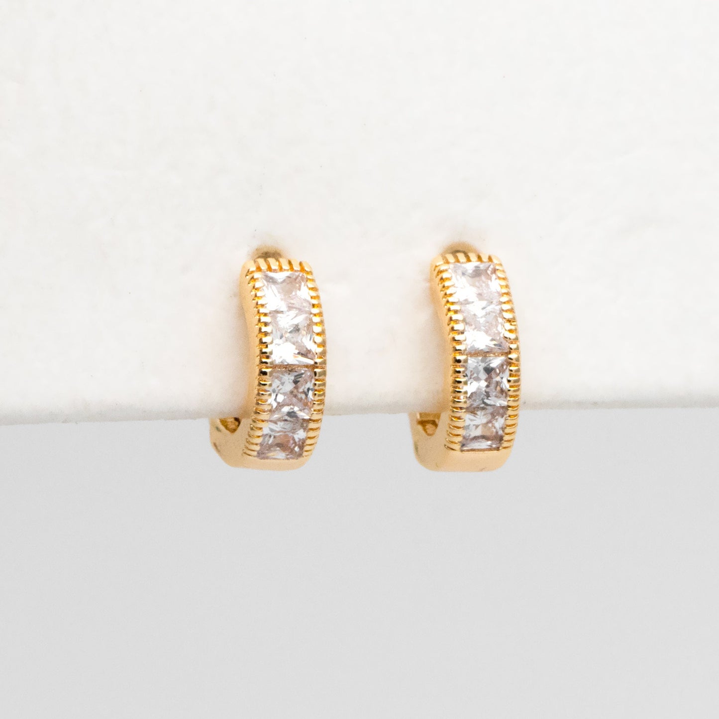 4pcs CZ Pave Tiny Hoop Earring, 9mm, Round Leverback Ear Hooks, Cartilage Hoop (GB-3474-E)