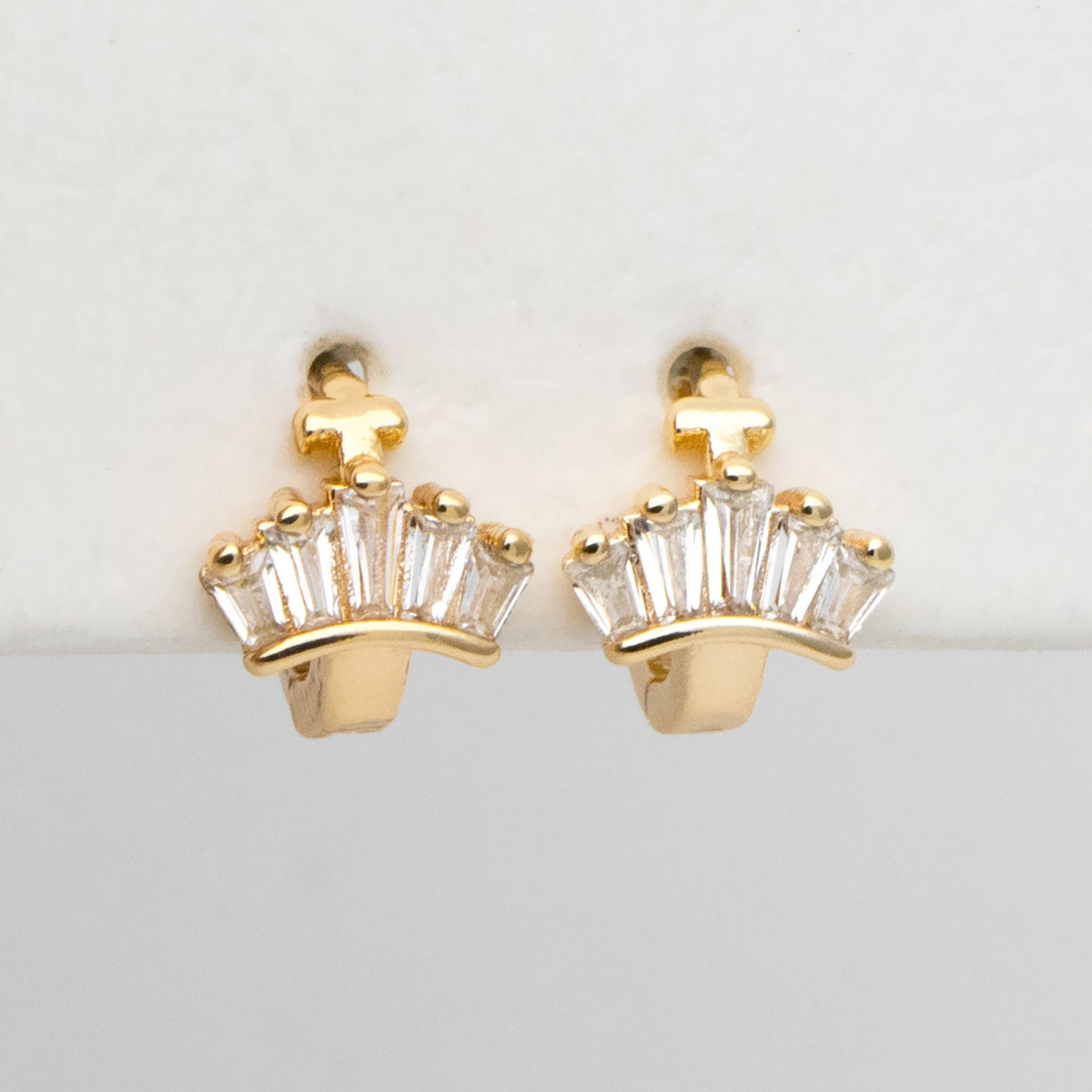 4pcs CZ Pave Tiny Crown Hoop Earrings, 9mm, Cartilage Hoop, Cartilage Clicker Hoop (GB-3474-D)